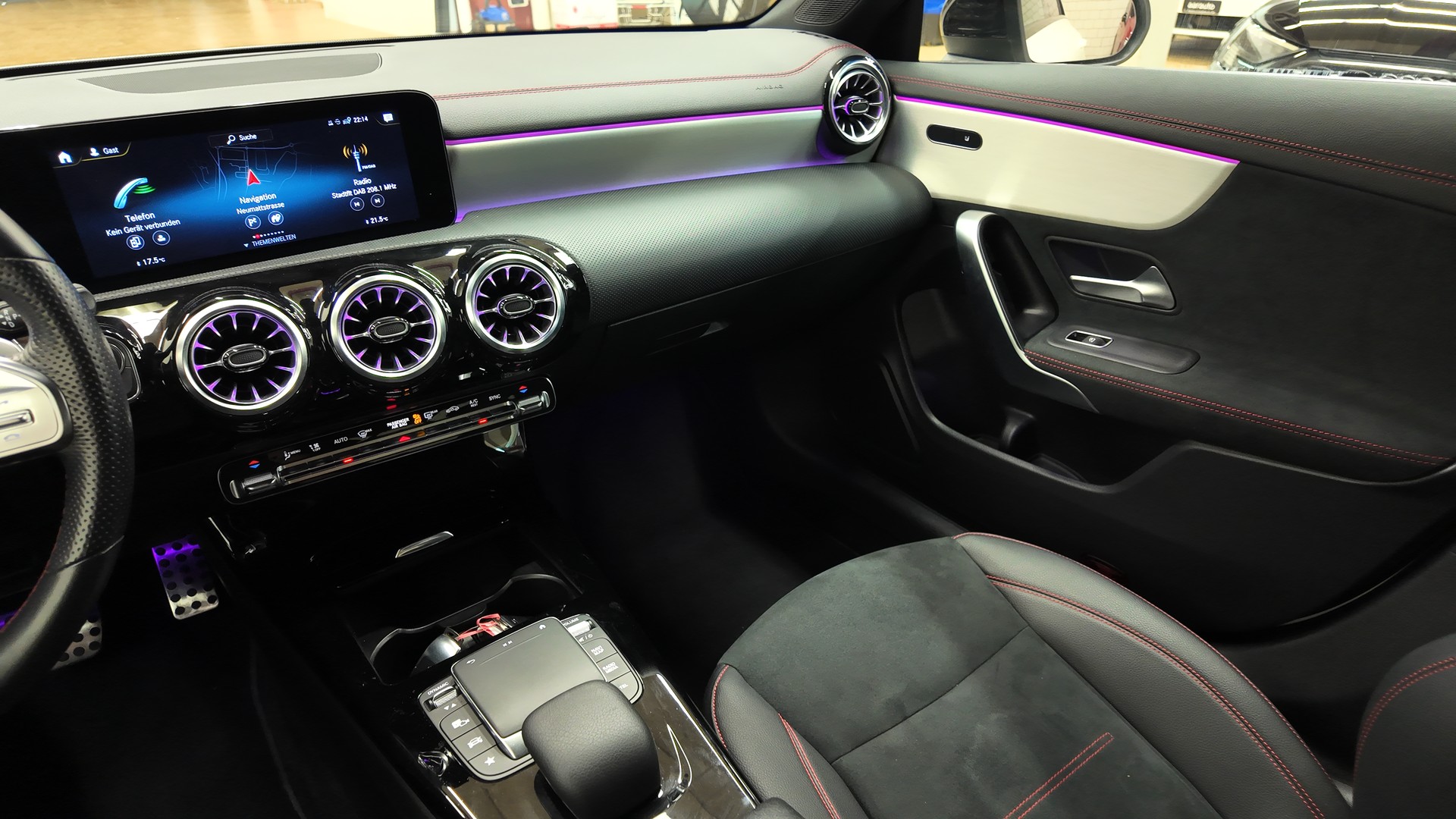 MERCEDES-BENZ CLA 200 AMG Line 7G-DCT-image-11