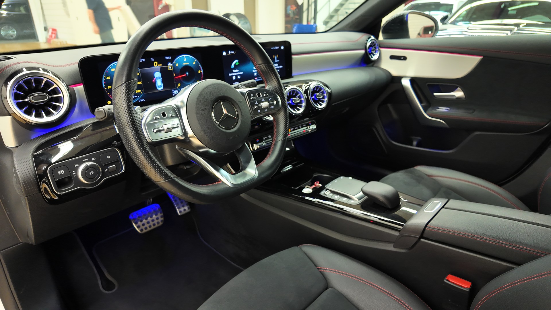 MERCEDES-BENZ CLA 200 AMG Line 7G-DCT-image-10