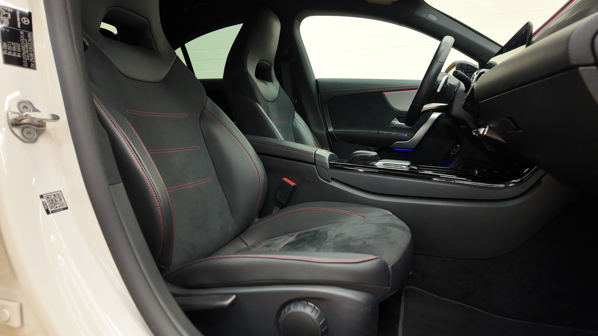 MERCEDES-BENZ CLA 200 AMG Line 7G-DCT-image-13