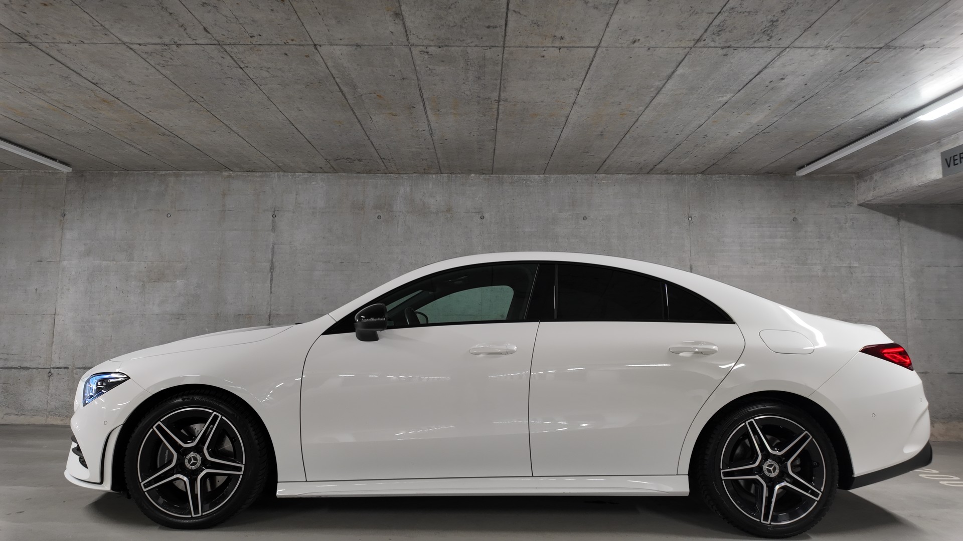 MERCEDES-BENZ CLA 200 AMG Line 7G-DCT-showroom-element-2