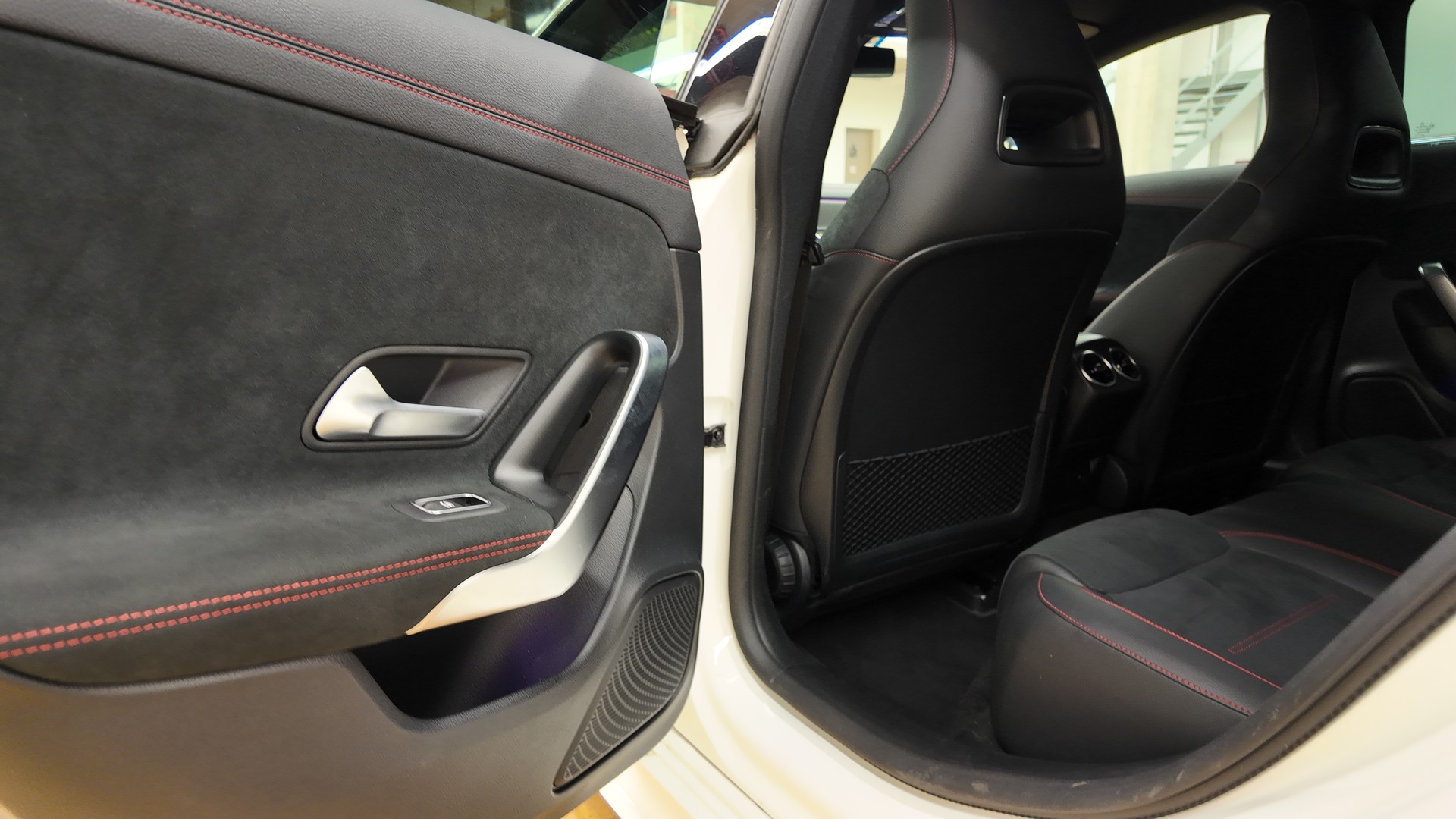 MERCEDES-BENZ CLA 200 AMG Line 7G-DCT-image-18
