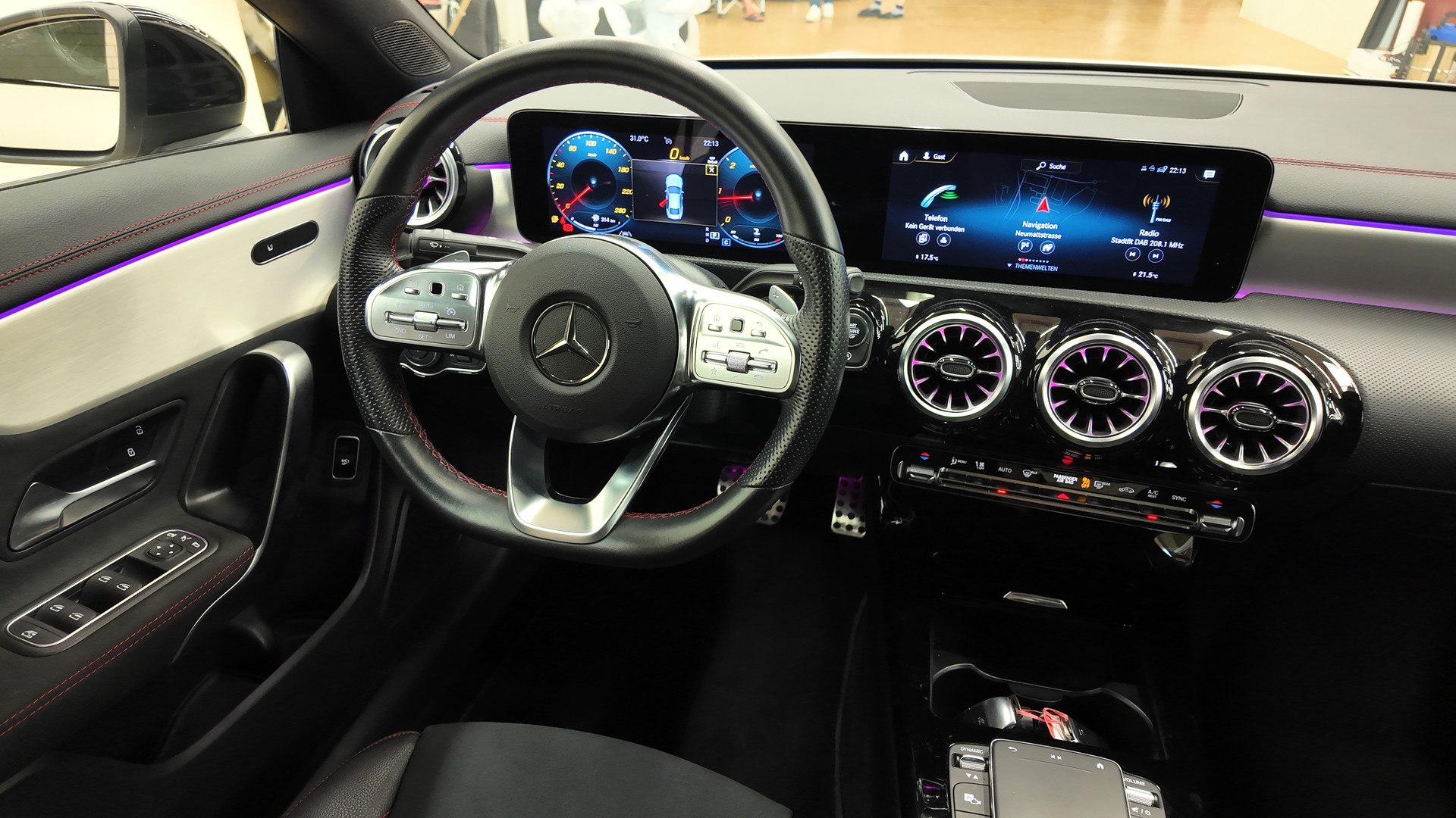 MERCEDES-BENZ CLA 200 AMG Line 7G-DCT-image-9