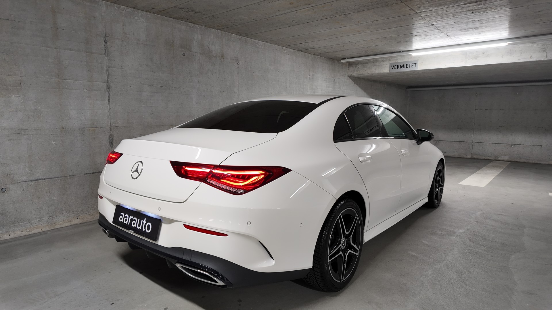MERCEDES-BENZ CLA 200 AMG Line 7G-DCT-image-4