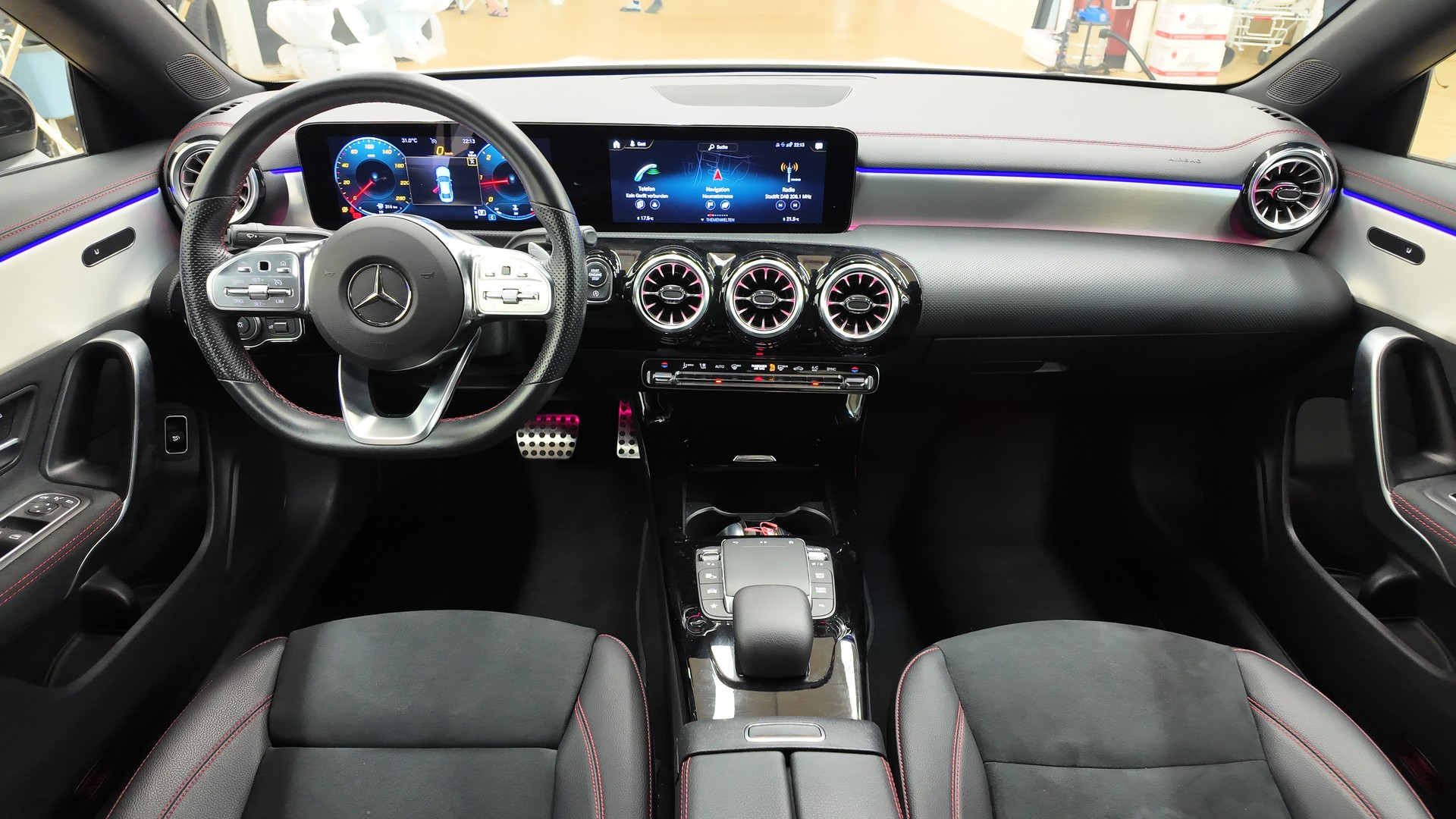 MERCEDES-BENZ CLA 200 AMG Line 7G-DCT-image-8
