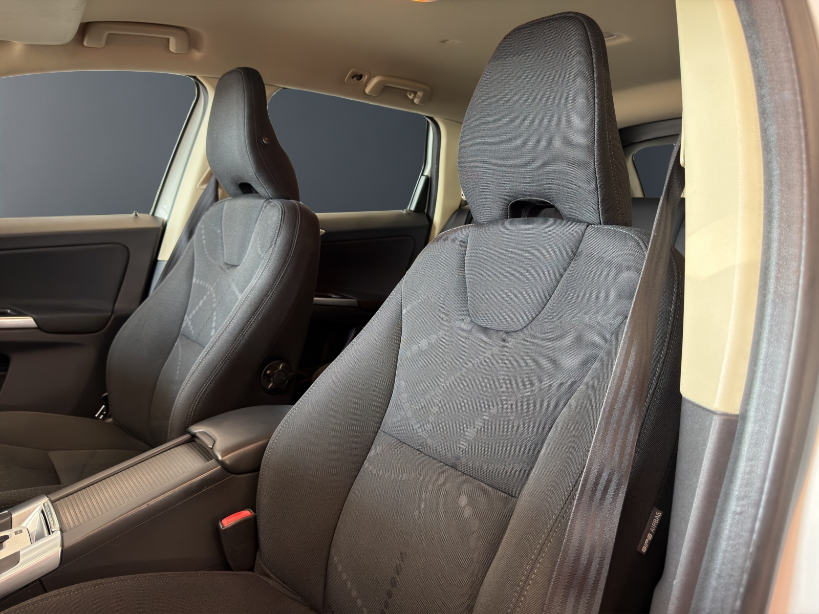 VOLVO XC60 D3 AWD Kinetic Geartronic-image-16