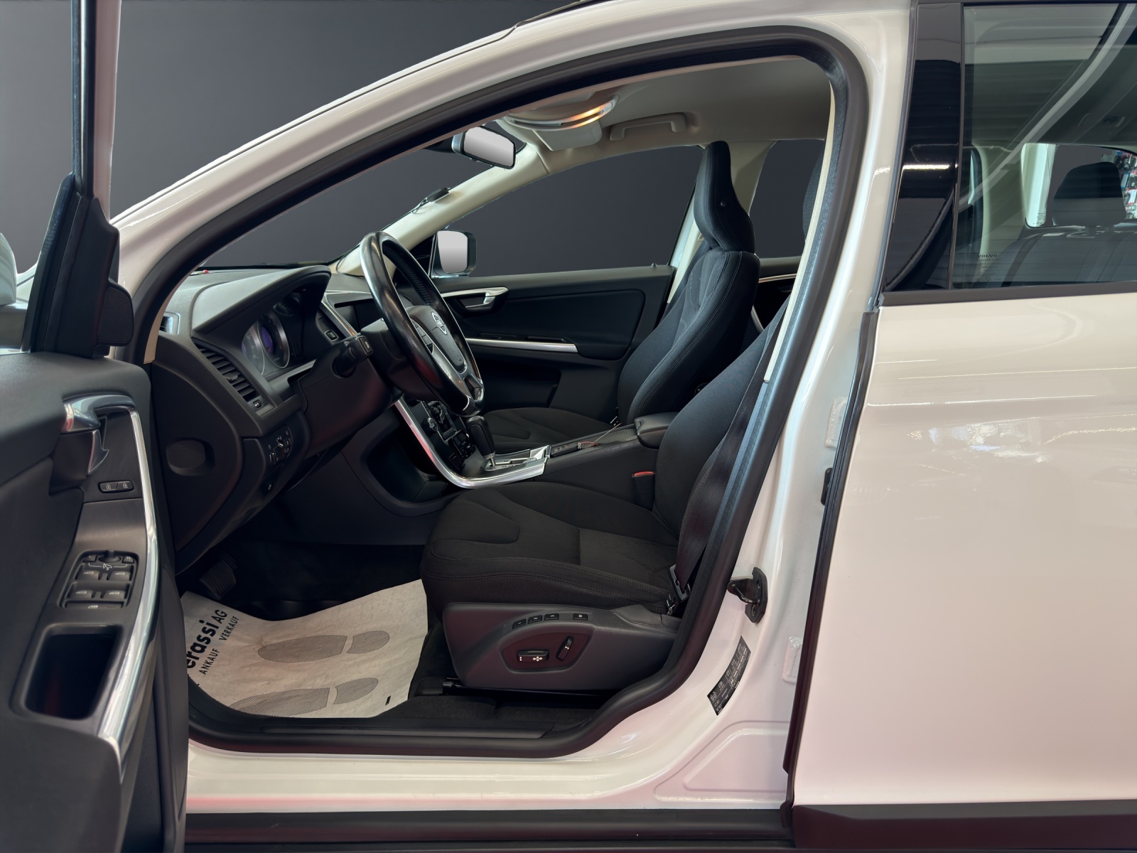 VOLVO XC60 D3 AWD Kinetic Geartronic-image-21