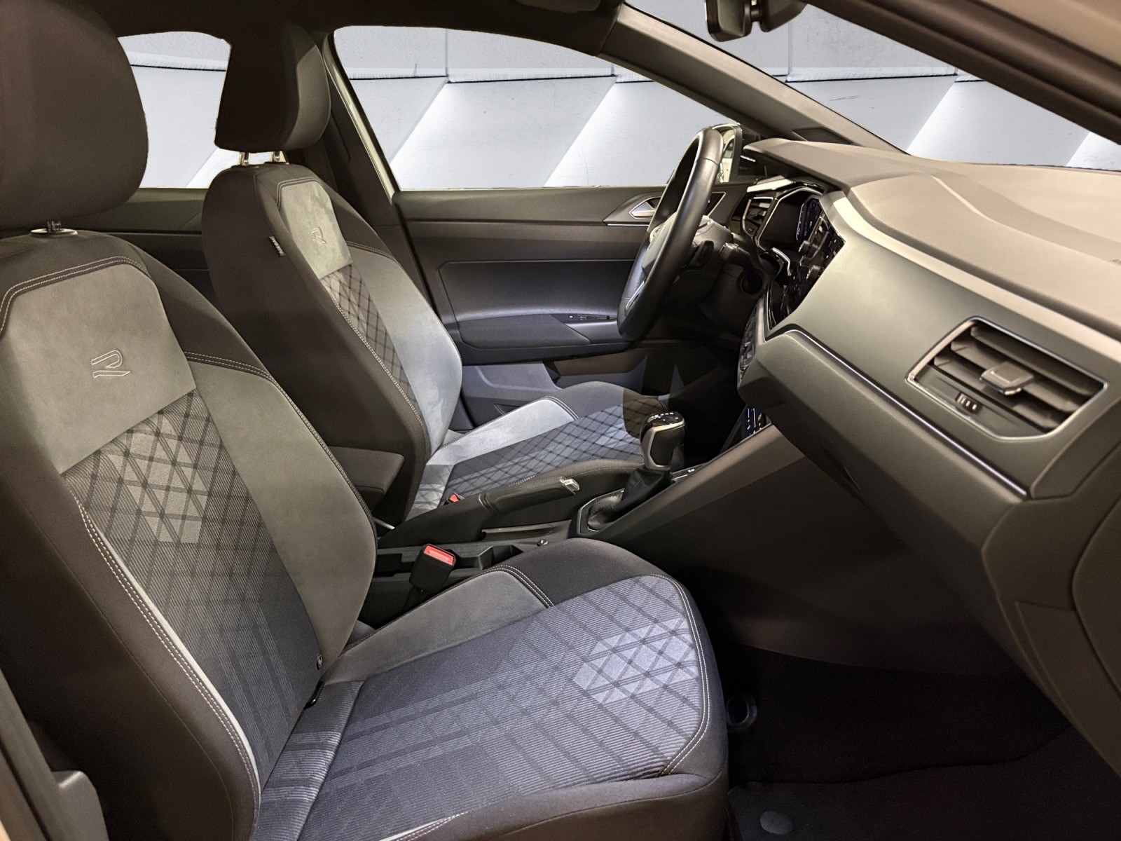 VW Taigo 1.5 TSI R-Line DSG / Caméra de recul / Gris Ascot-image-13