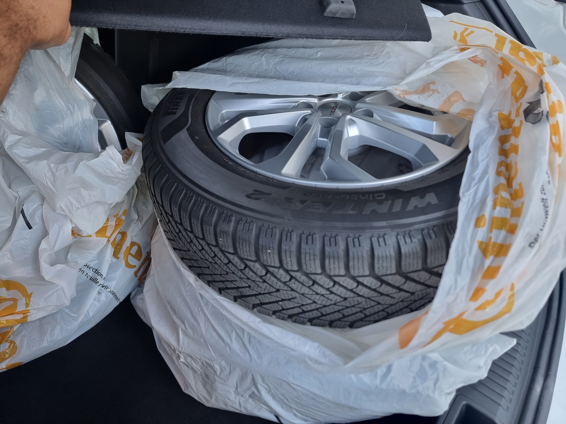 RENAULT Austral 1.3 MHEV 160 Techno A-image-10