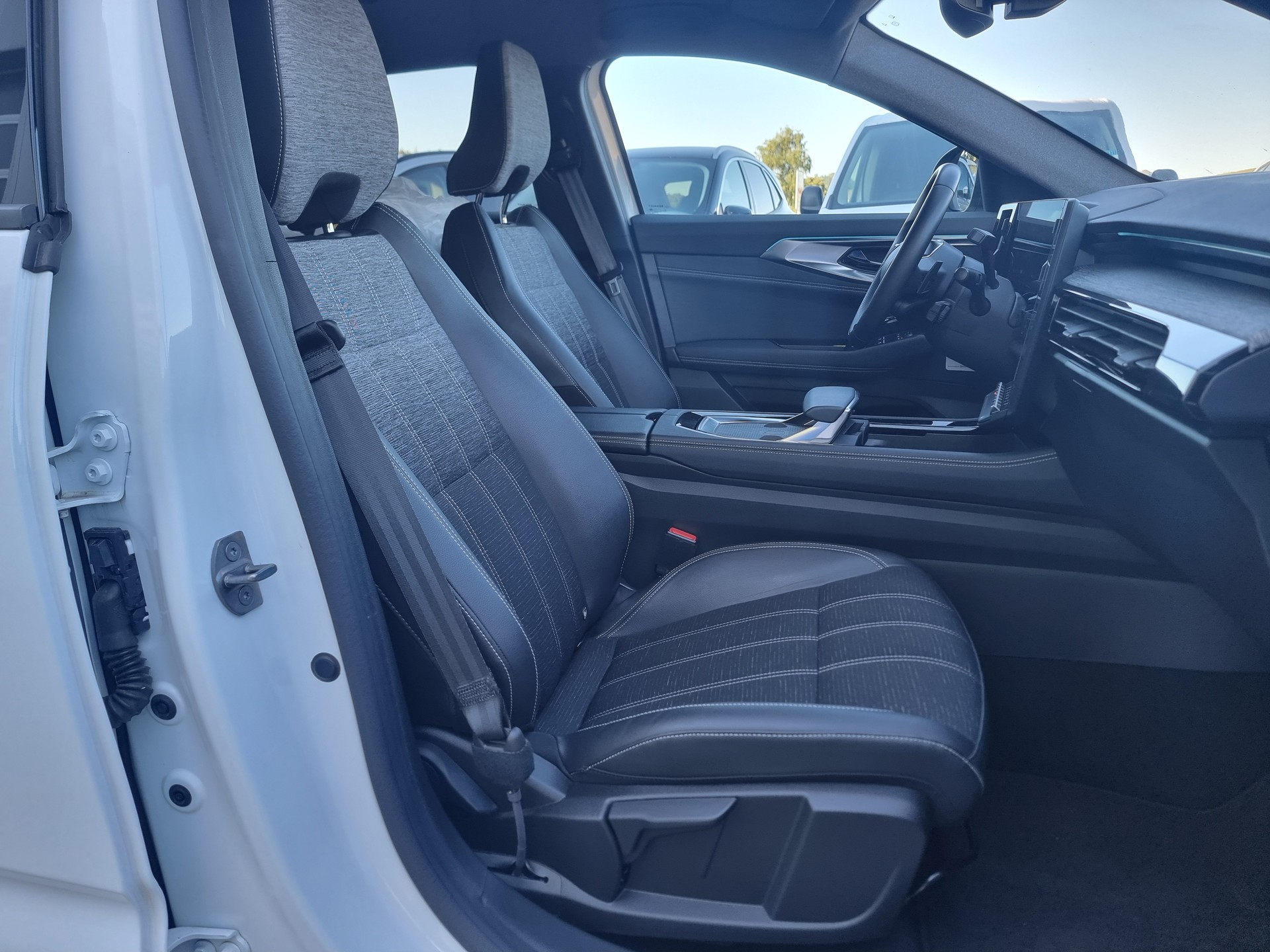 RENAULT Austral 1.3 MHEV 160 Techno A-image-7