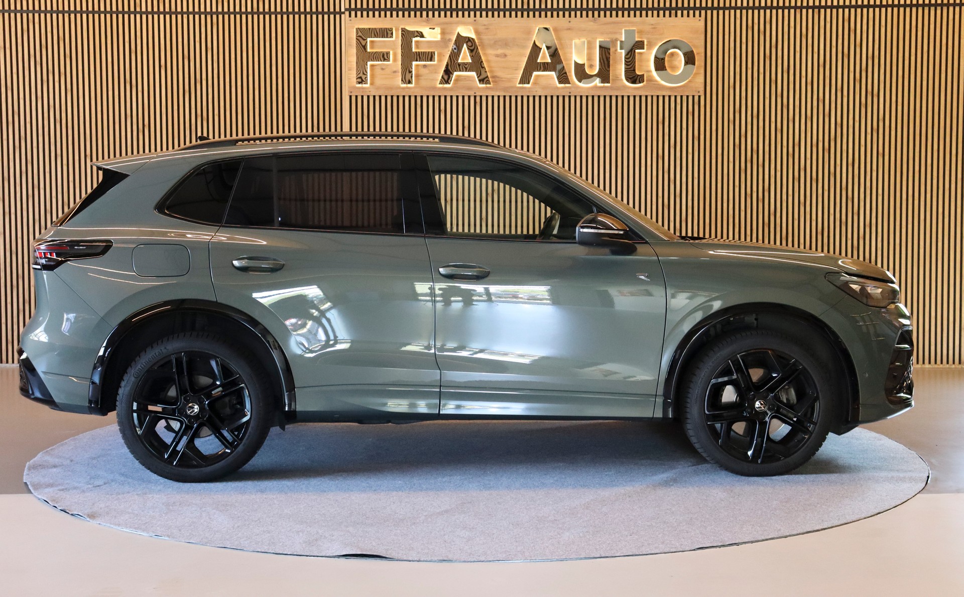 VW Tiguan 2.0 TDI SCR R-Line DSG 4motion-image-4