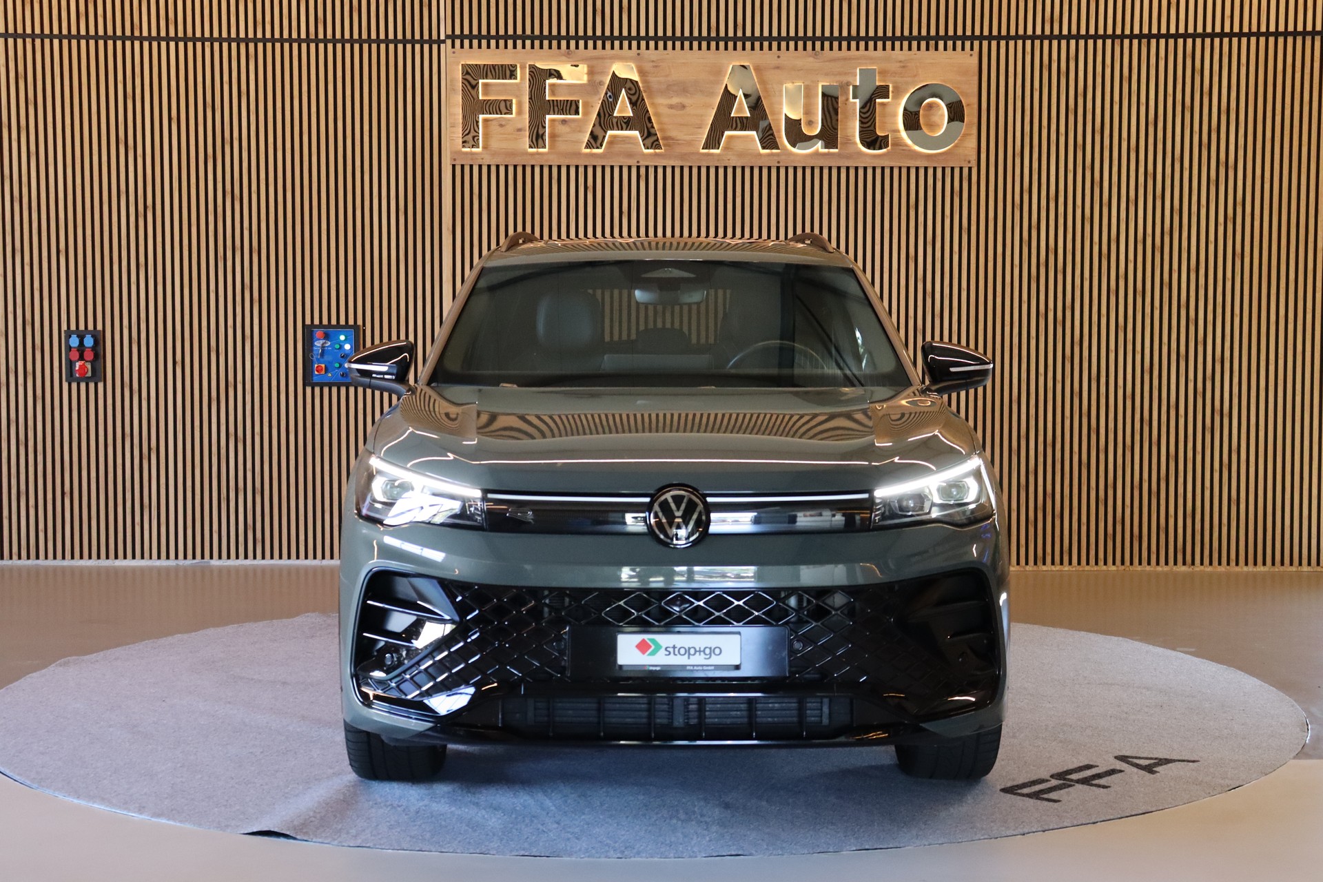 VW Tiguan 2.0 TDI SCR R-Line DSG 4motion-image-2