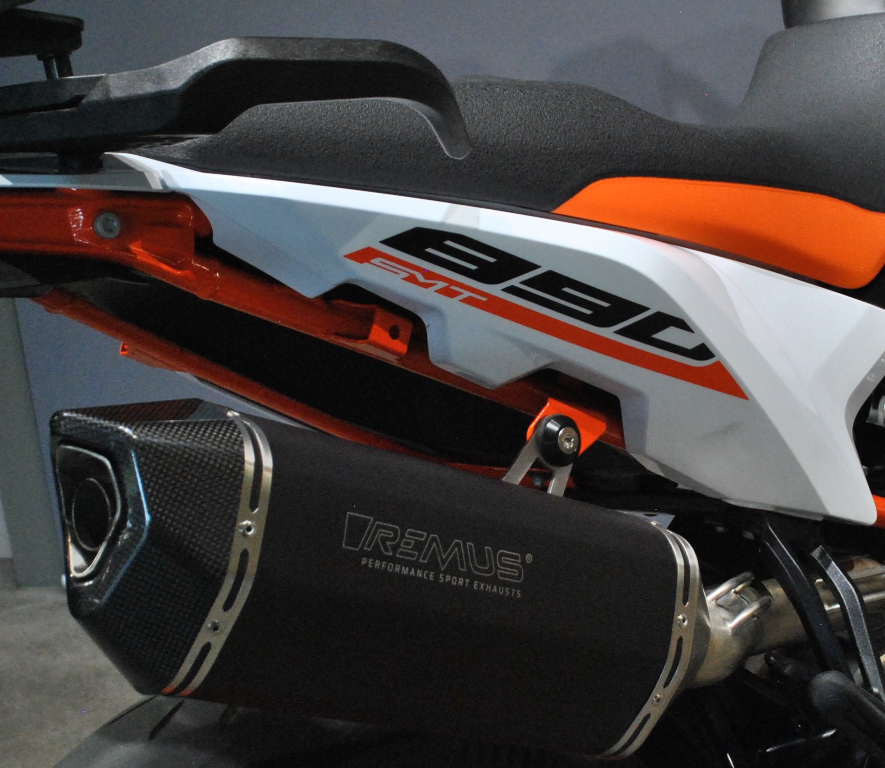 KTM 890 SMT-image-7