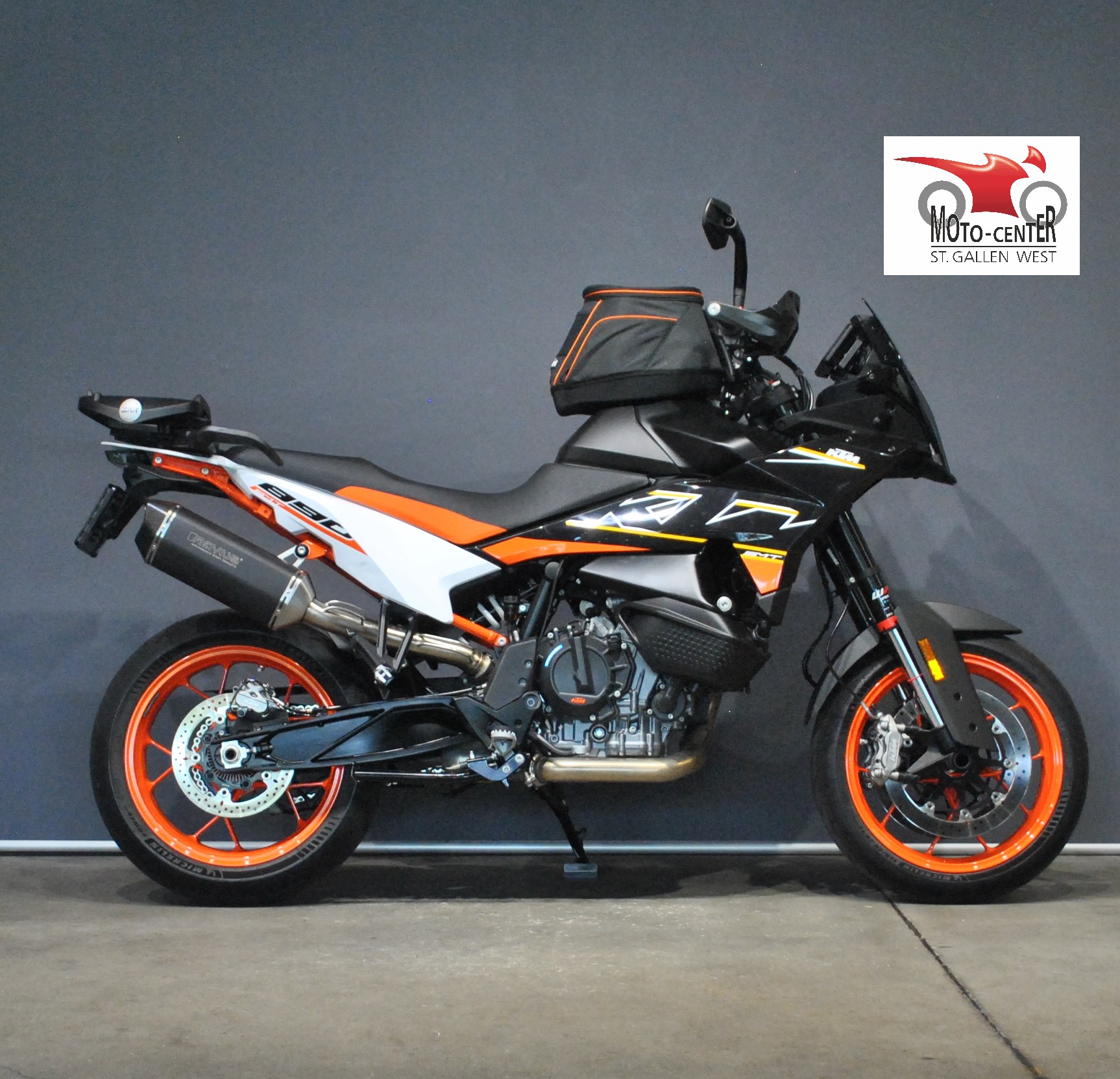 KTM 890 SMT-showroom-element-1