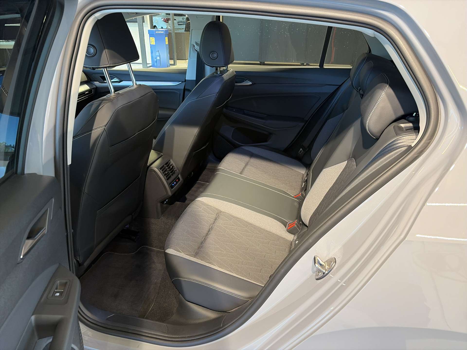 VW Golf 1.5 TSi PHEV GOAL DSG-Automat-image-6