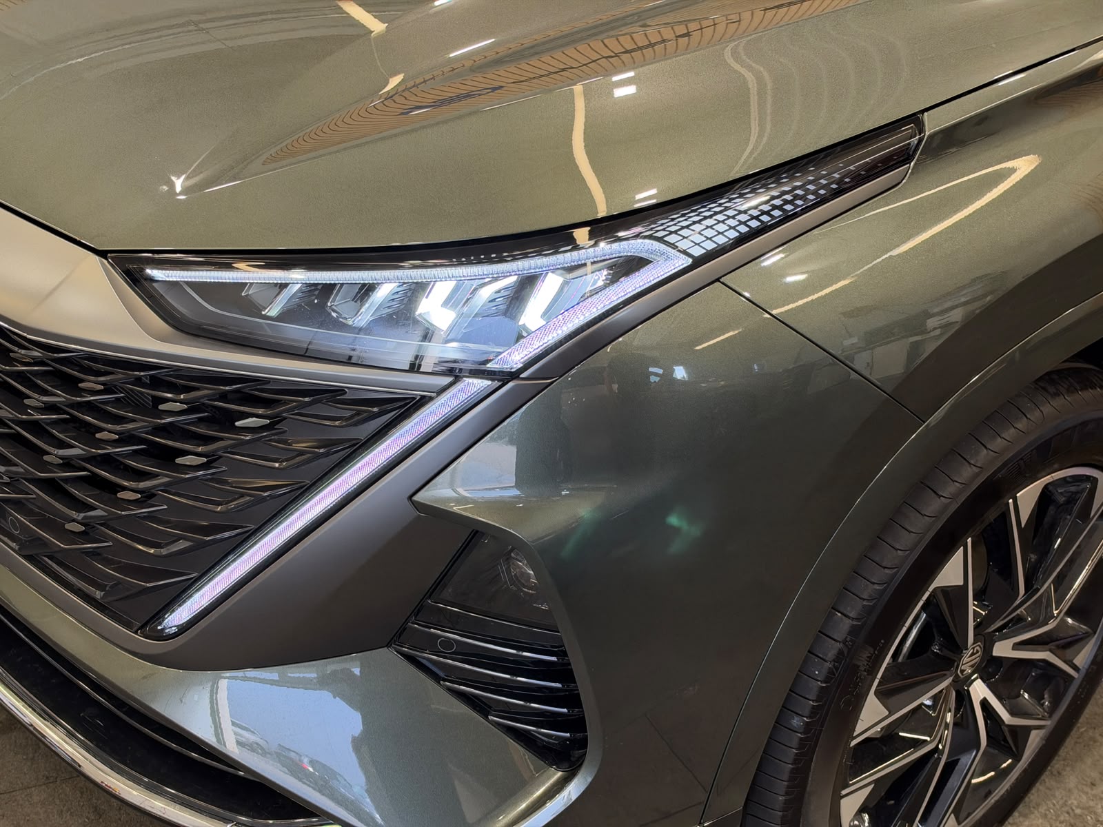 MG S9 1.5 TGDI PHEV Premium / Gloucester Grün-showroom-element-2