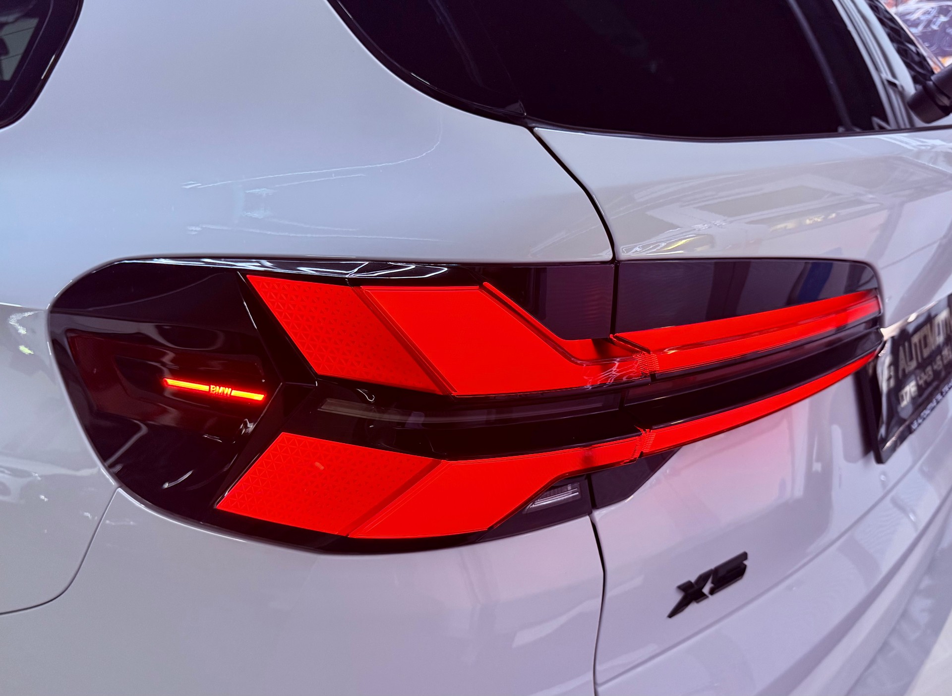 BMW X5 xDrive 48V M60i M Sport Pro Steptronic-image-9