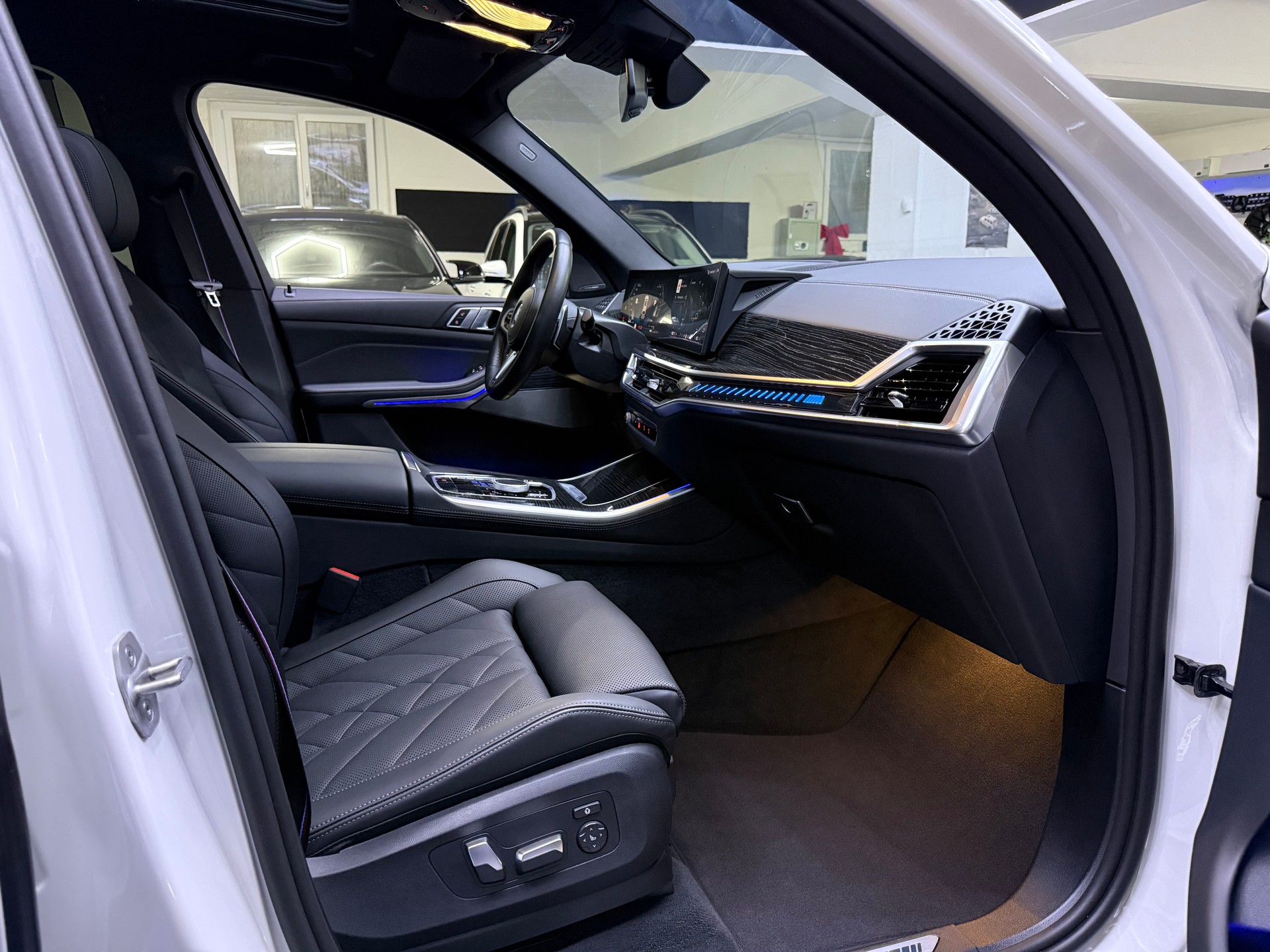 BMW X5 xDrive 48V M60i M Sport Pro Steptronic-image-28