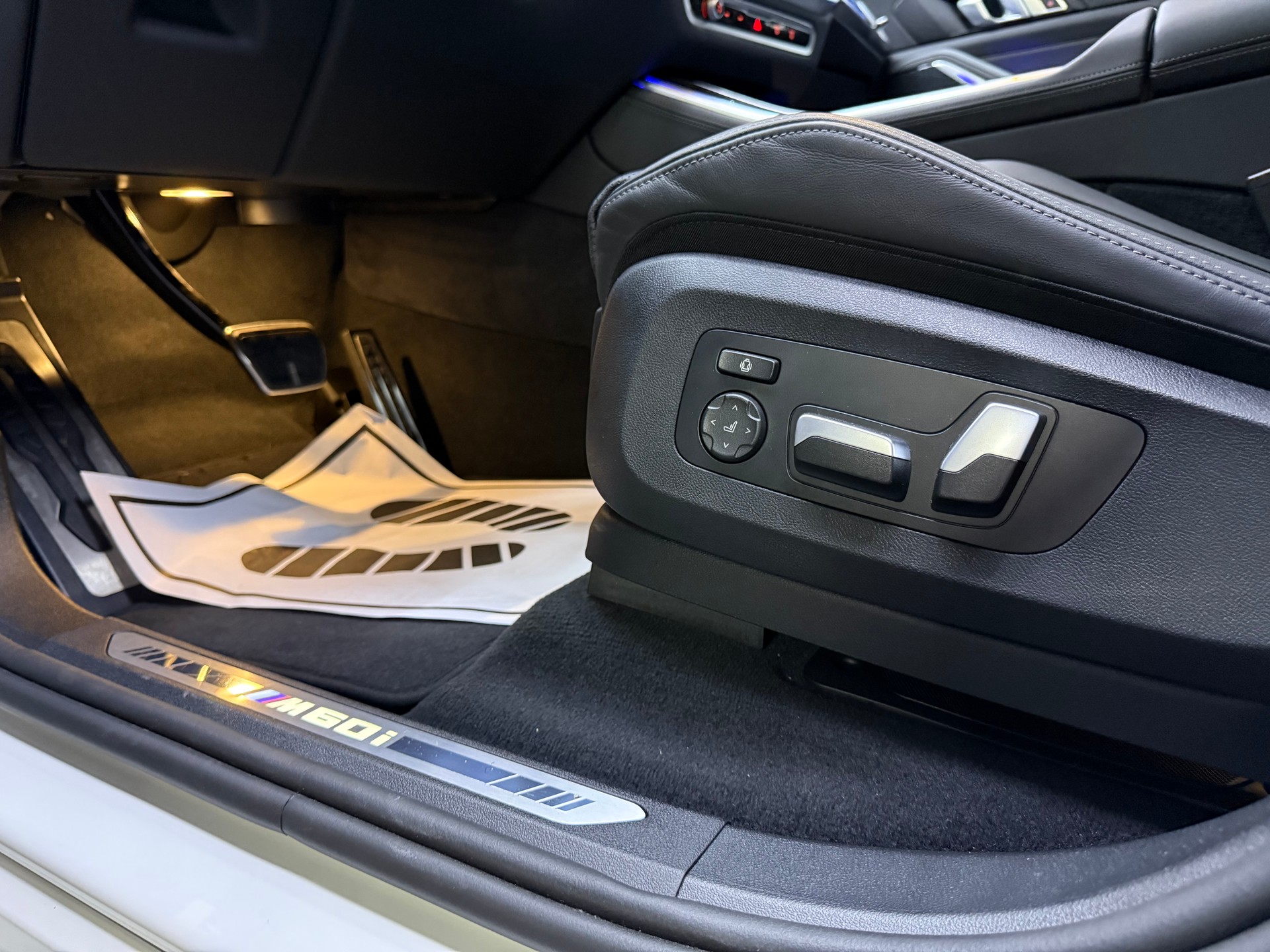 BMW X5 xDrive 48V M60i M Sport Pro Steptronic-image-23