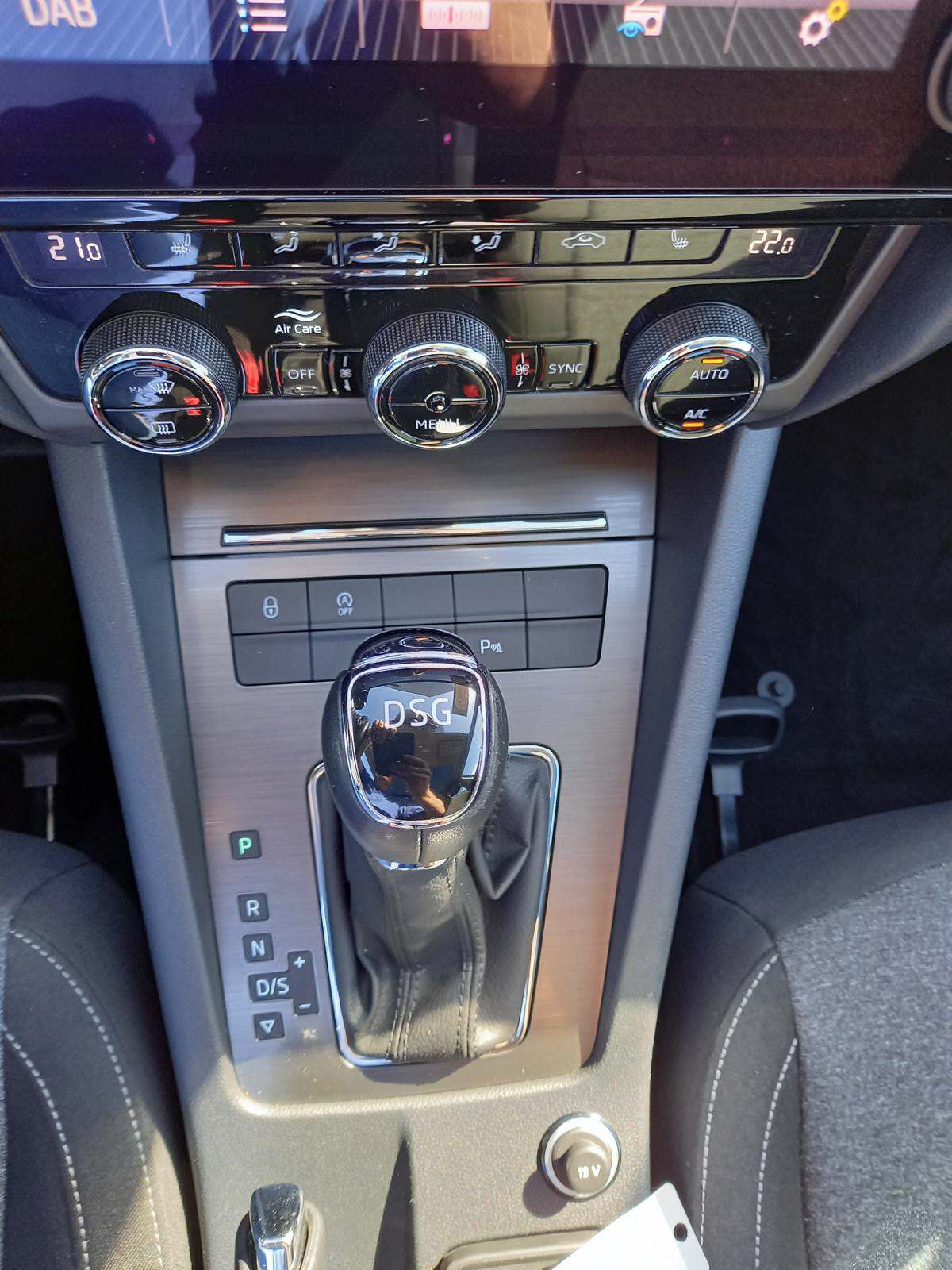 SKODA Octavia Combi 1.5 TSI Soleil DSG-image-9