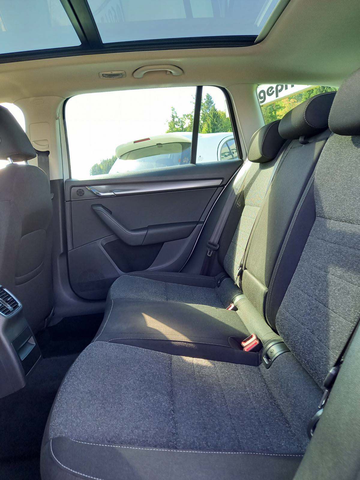 SKODA Octavia Combi 1.5 TSI Soleil DSG-image-13