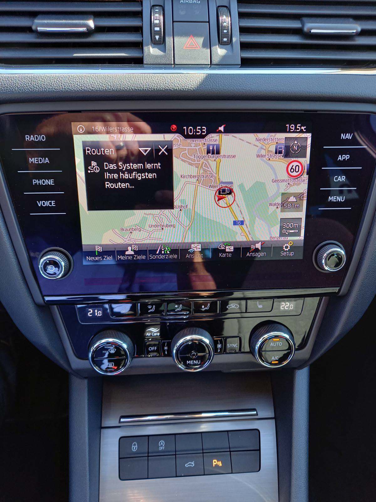 SKODA Octavia Combi 1.5 TSI Soleil DSG-image-8