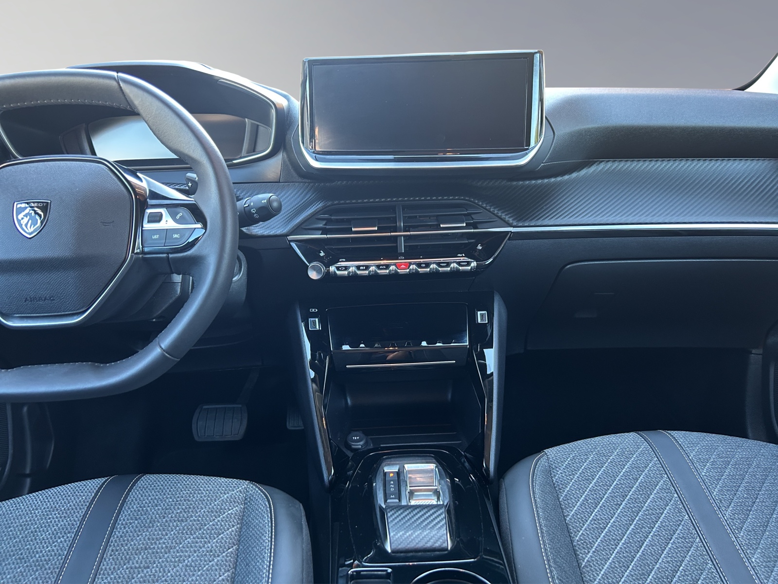 PEUGEOT 208 1.2 PureTech 100 Allure-image-14