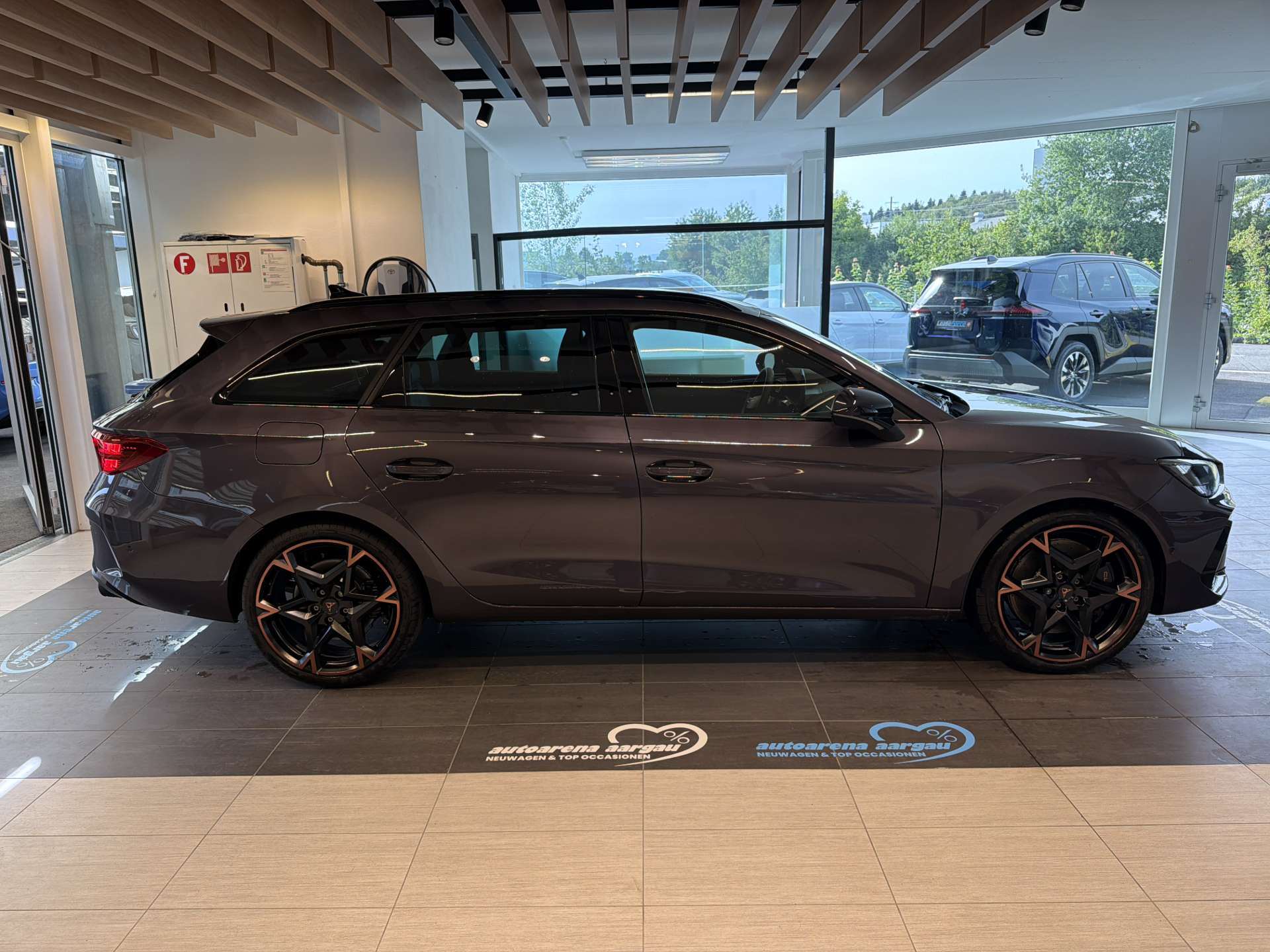 CUPRA LEON ST 2.0 TSi VZ 333PS 4Drive DSG-Automat-image-11