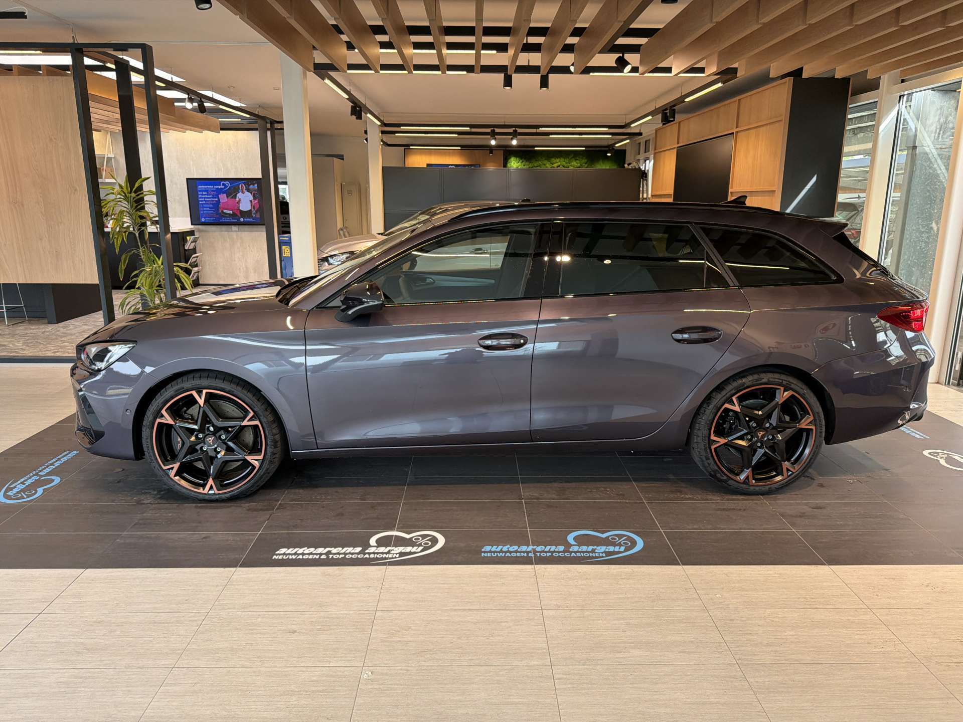 CUPRA LEON ST 2.0 TSi VZ 333PS 4Drive DSG-Automat-image-13