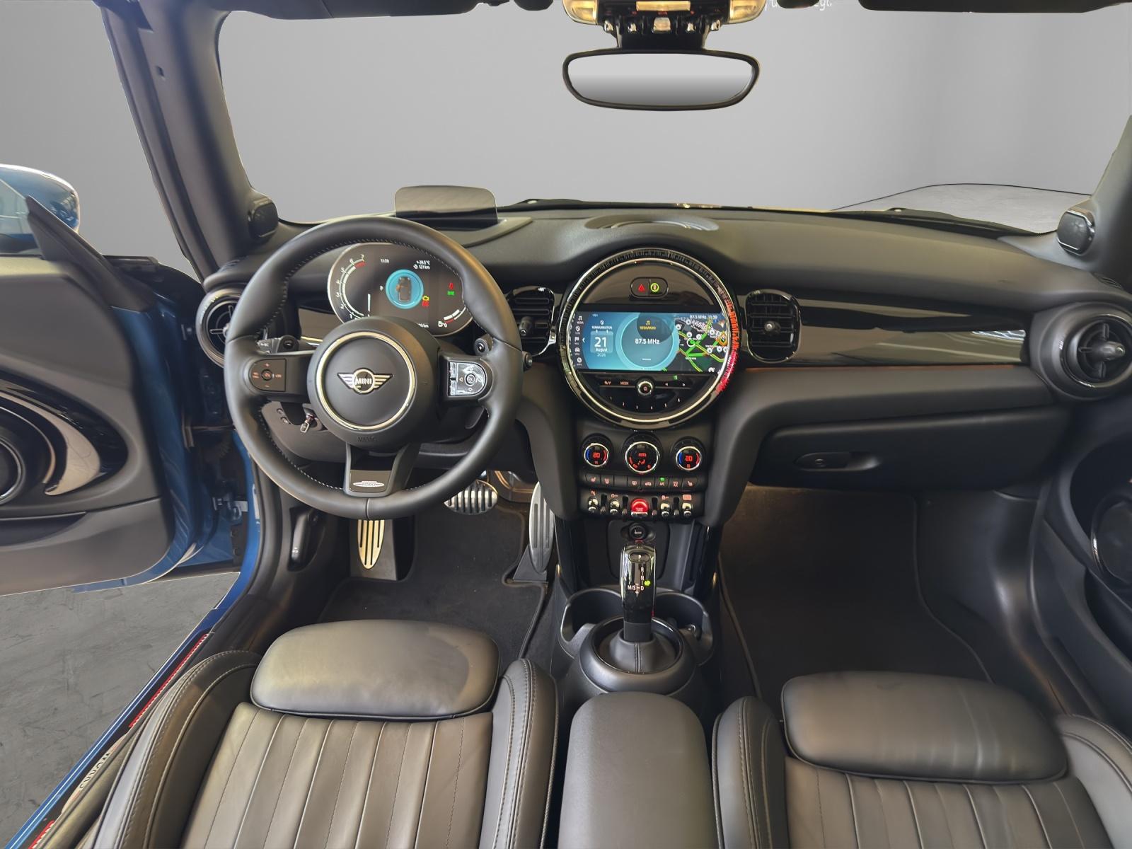 MINI Cabrio Cooper S-image-12