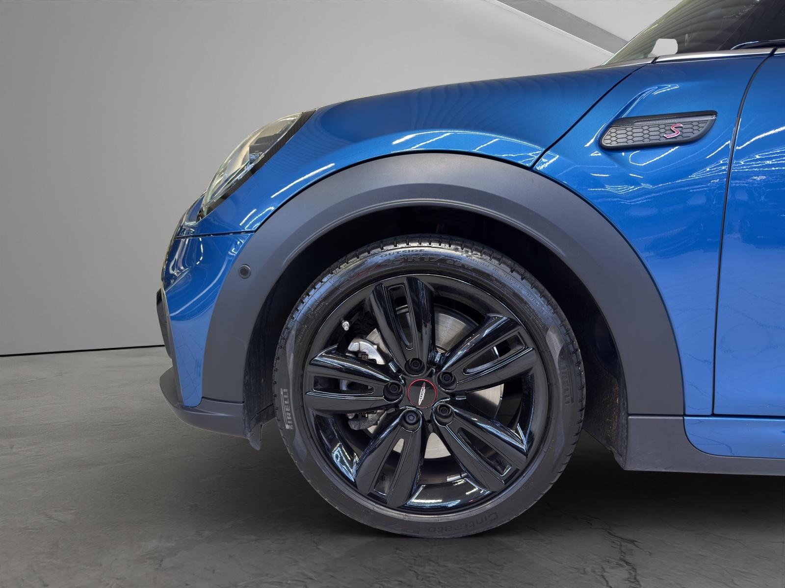 MINI Cabrio Cooper S-image-21