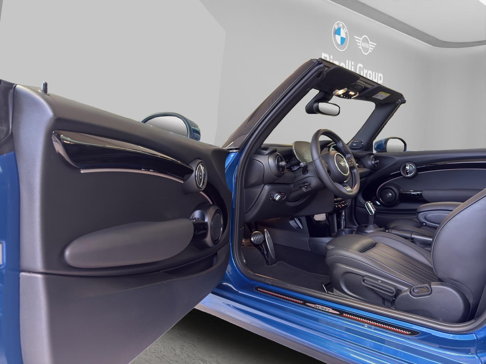 MINI Cabrio Cooper S-image-9