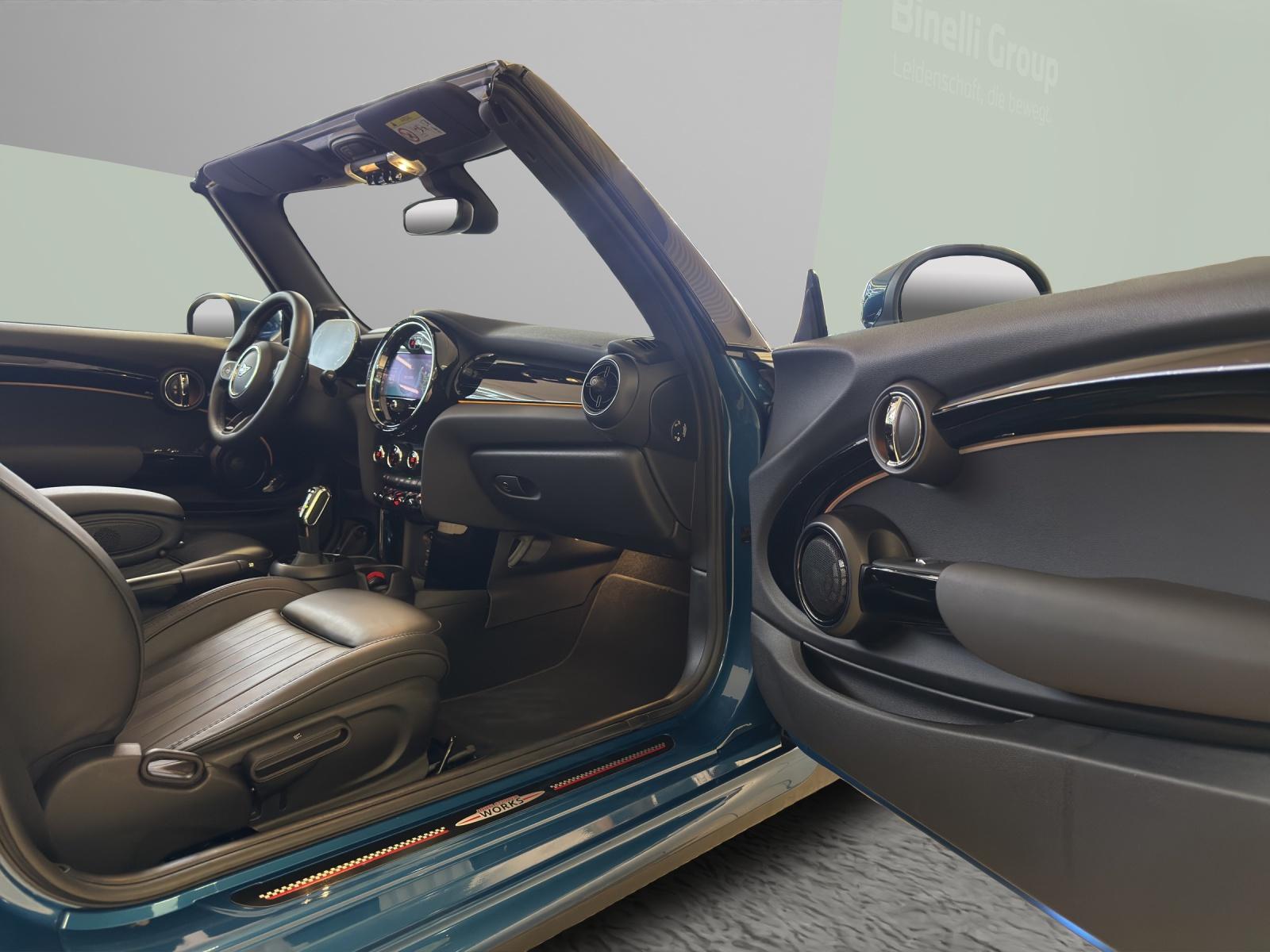 MINI Cabrio Cooper S-image-18