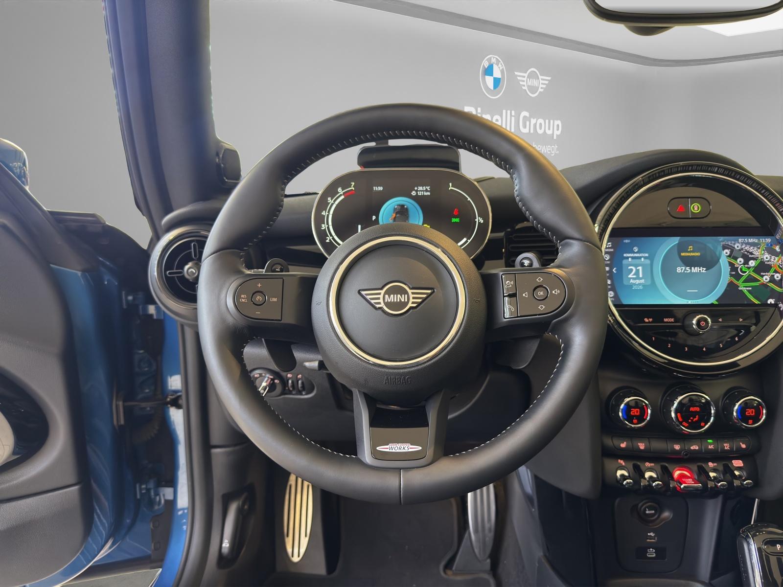 MINI Cabrio Cooper S-image-13