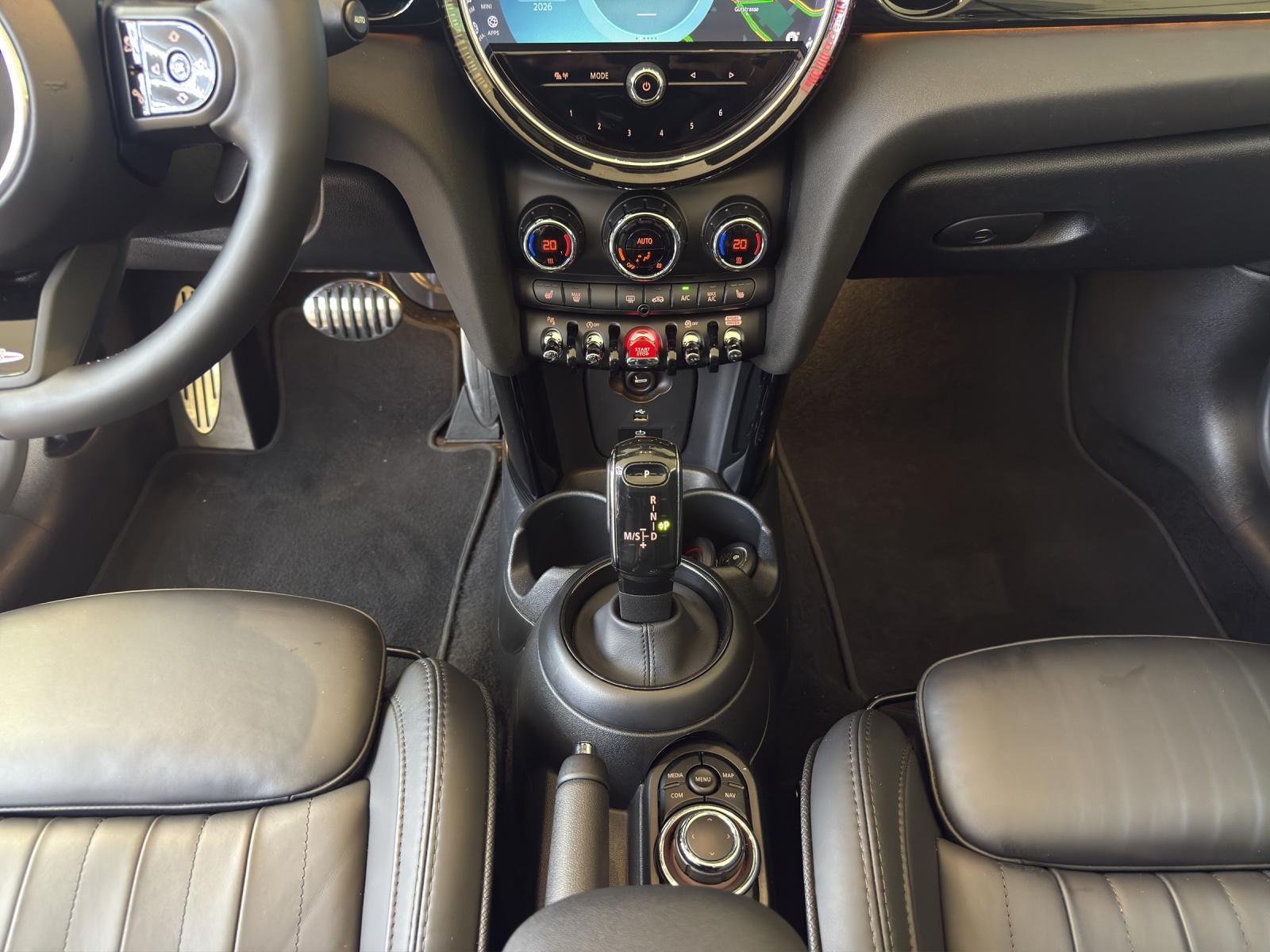 MINI Cabrio Cooper S-image-14
