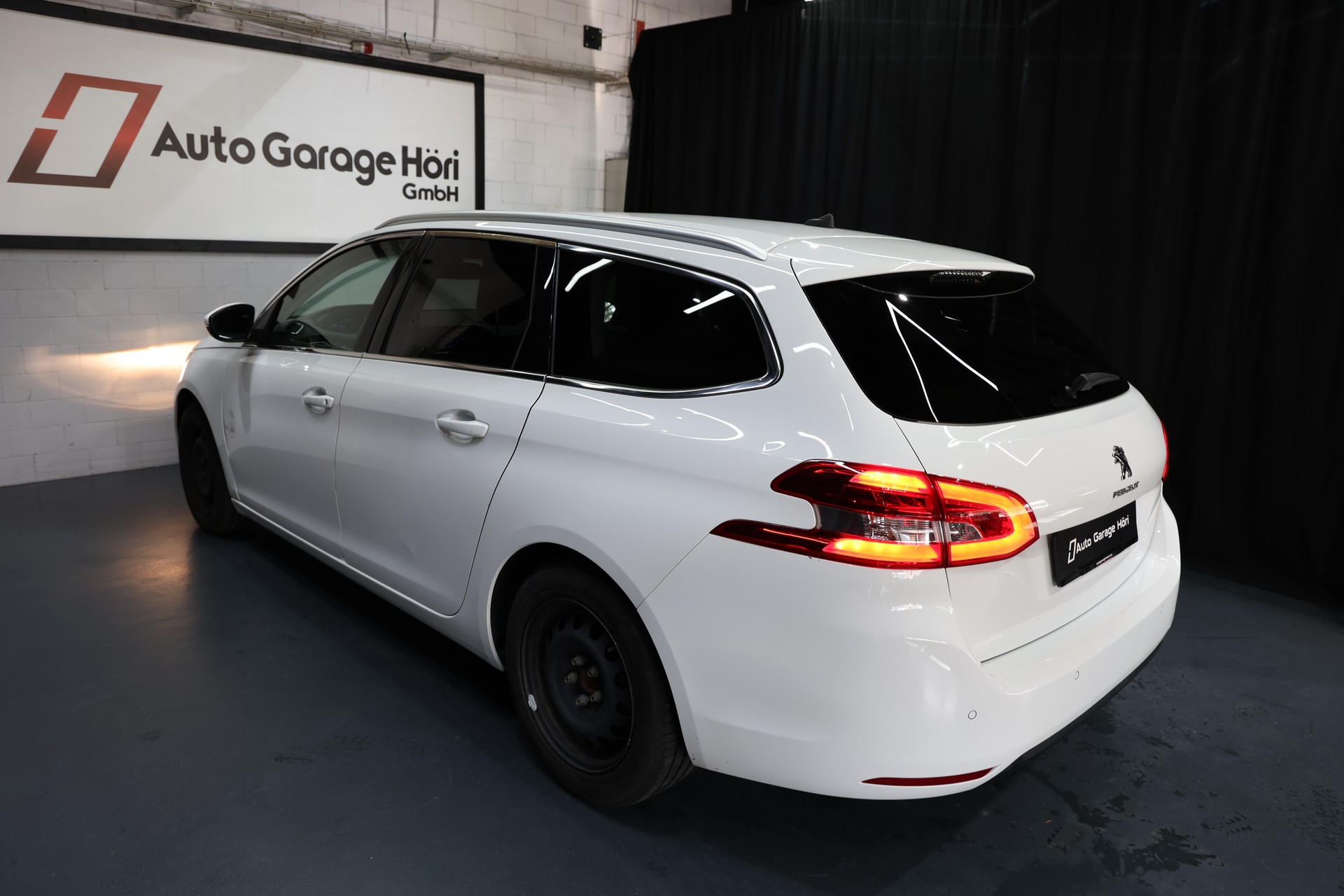 PEUGEOT 308 SW 1.5 BlueHDI Allure EAT8-image-12