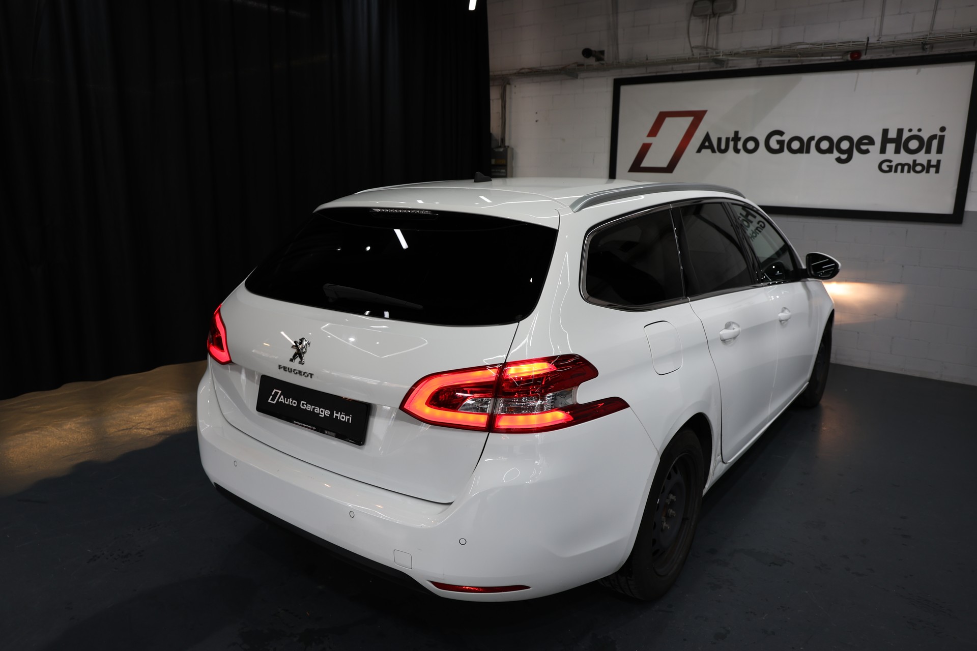 PEUGEOT 308 SW 1.5 BlueHDI Allure EAT8-image-8