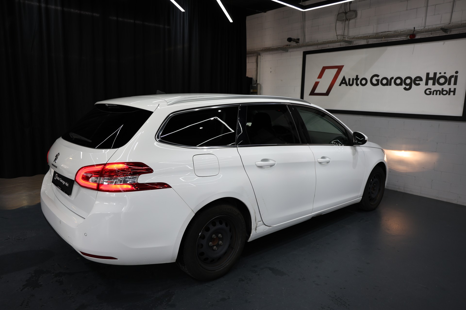 PEUGEOT 308 SW 1.5 BlueHDI Allure EAT8-image-9