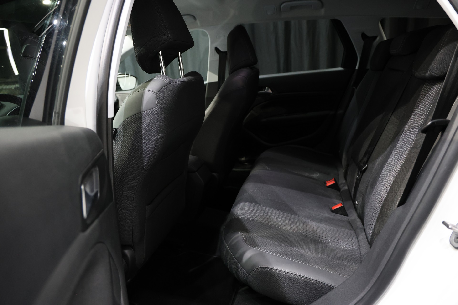 PEUGEOT 308 SW 1.5 BlueHDI Allure EAT8-image-3