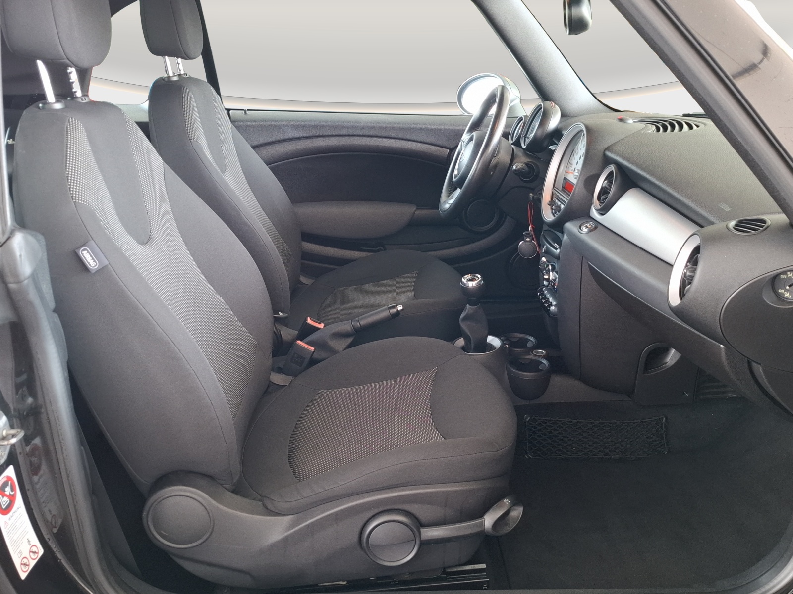 MINI One Cabriolet-image-8