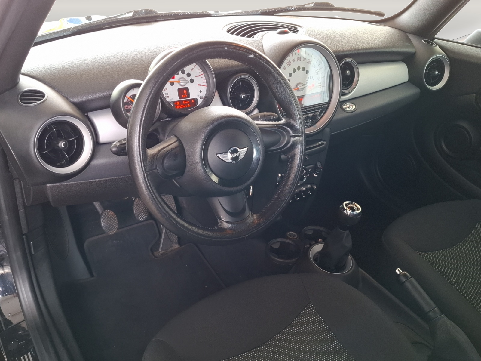 MINI One Cabriolet-image-10