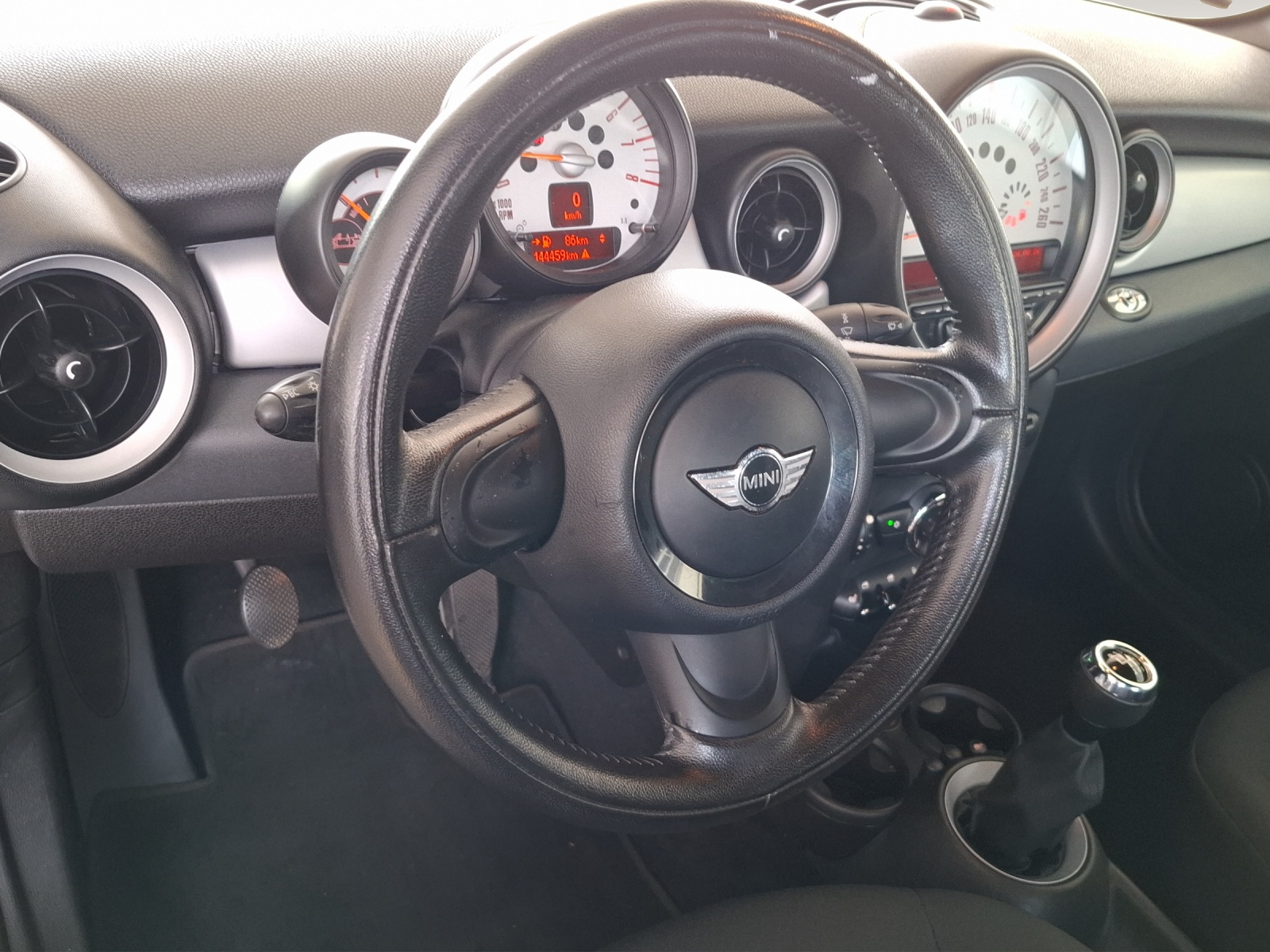 MINI One Cabriolet-image-12
