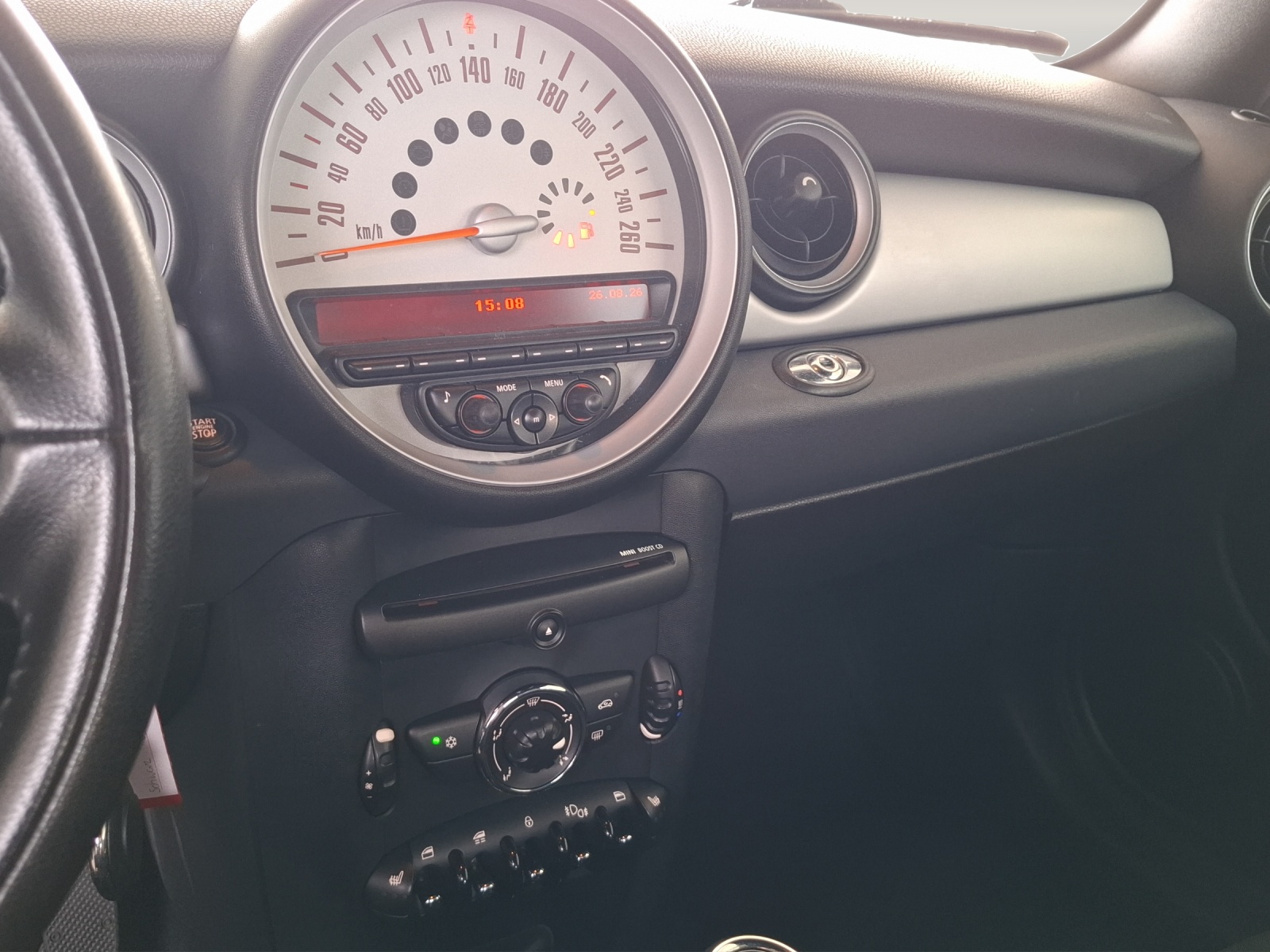 MINI One Cabriolet-image-11