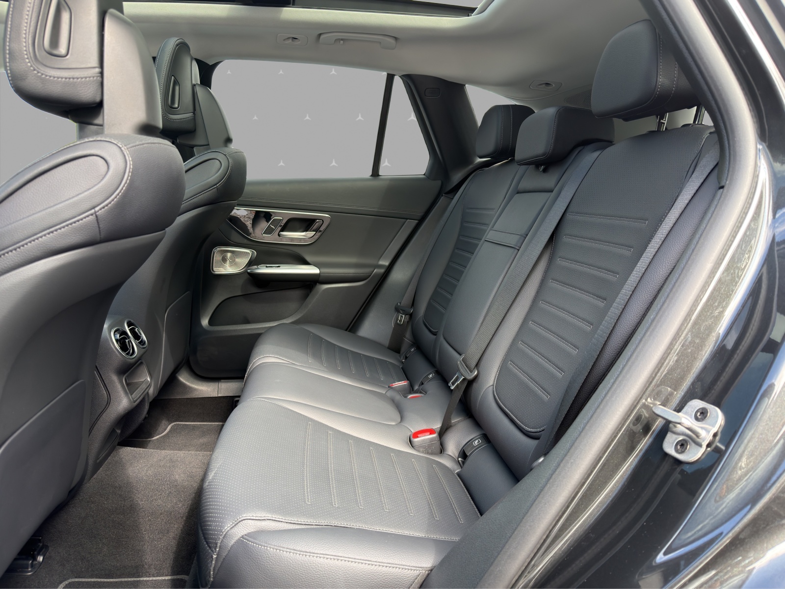 MERCEDES-BENZ GLC 300 e 4Matic 9G-Tronic-image-12