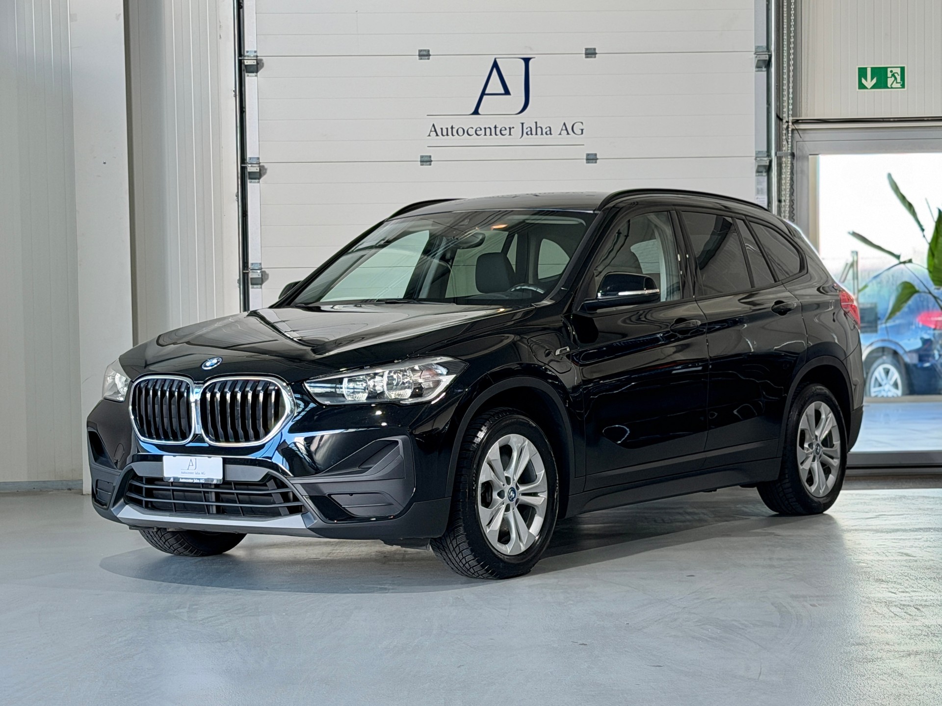 BMW X1 xDrive 25e Steptronic (CH)-image-2