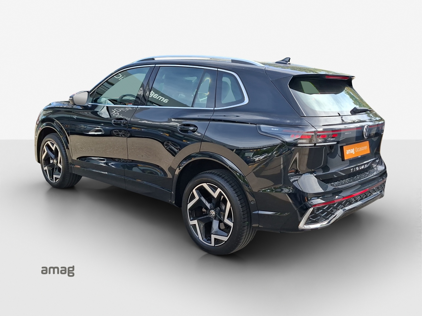 VW Tiguan 2.0 TSI DSG R-Line 4Motion-image-2