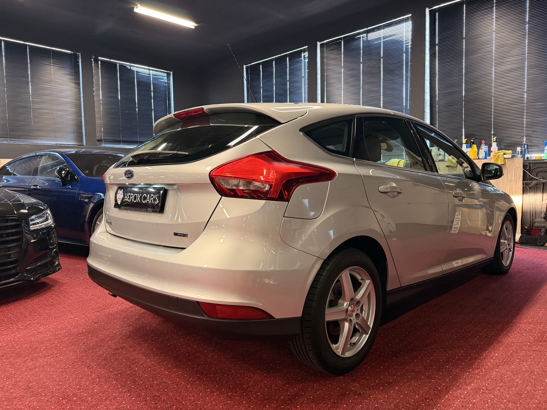FORD Focus 1.0 SCTi Trend / ** Frisch ab MFK & Service / 8 Fach **-image-5