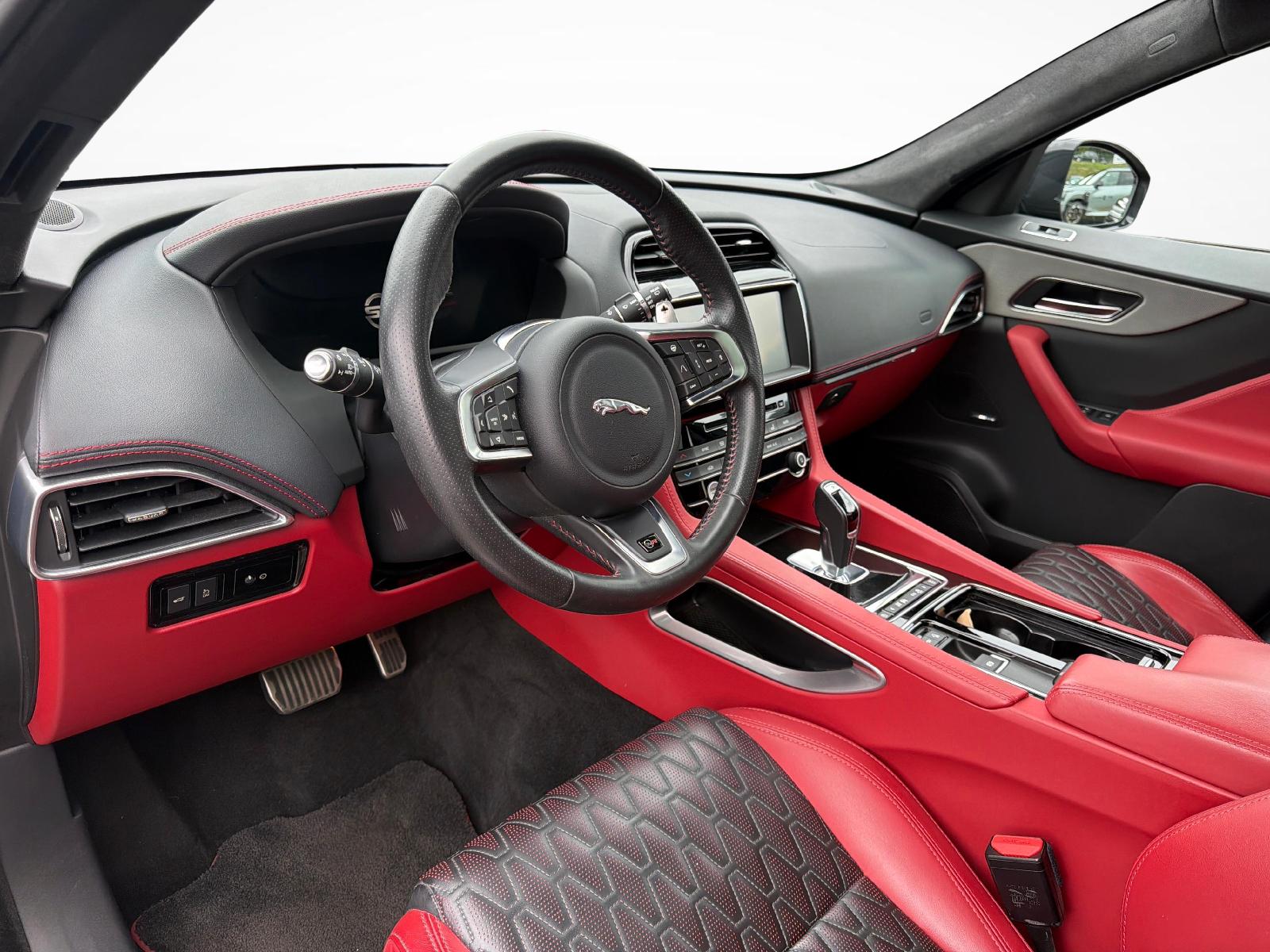 JAGUAR F-Pace 5.0 V8 SVR AWD-image-3