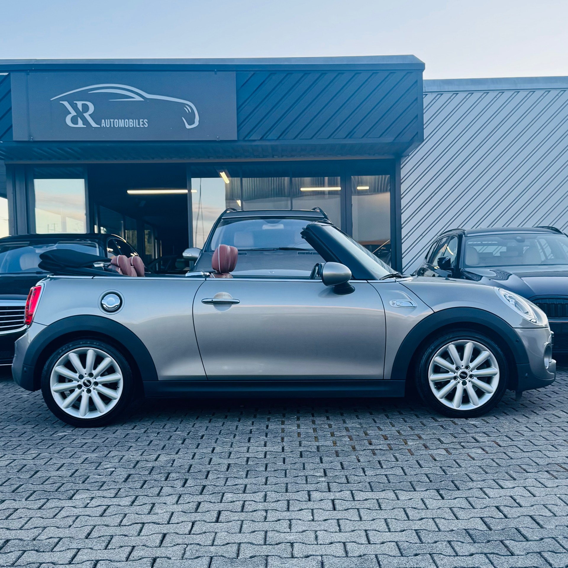 MINI Cooper S Cabriolet Steptronic-image-1