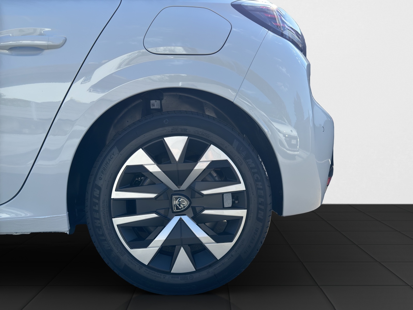 PEUGEOT 208 1.2 PureTech 100 Business-image-20