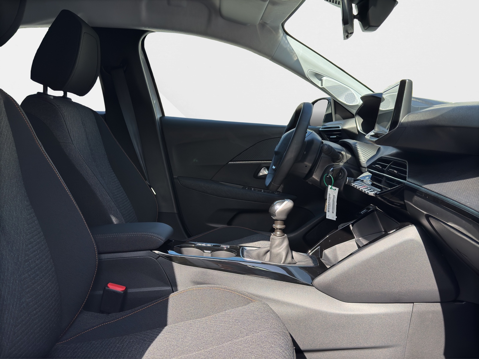 PEUGEOT 208 1.2 PureTech 100 Business-image-13